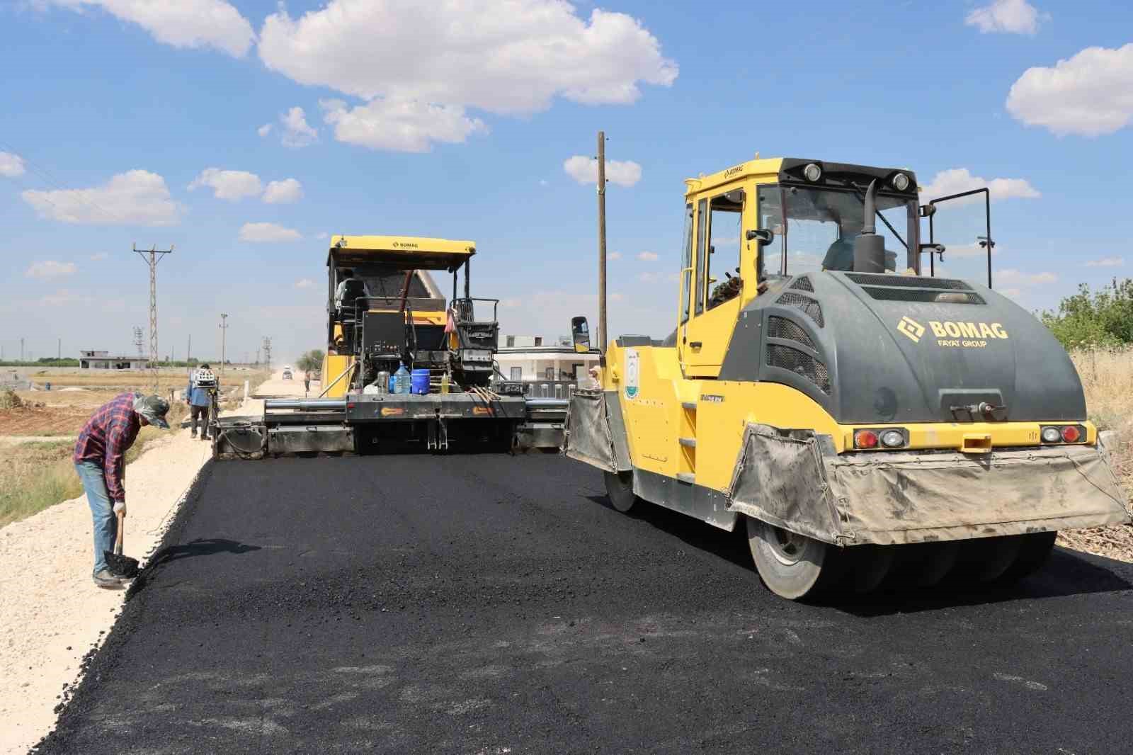 sanliurfa-da-14-kilometrelik-grup-yolunda-asfalt-seferberligi