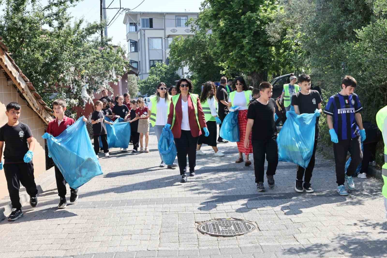 nilufer-de-cevre-etkinlikleri-golyazi-da-cevreci-eller-ile-basladi
