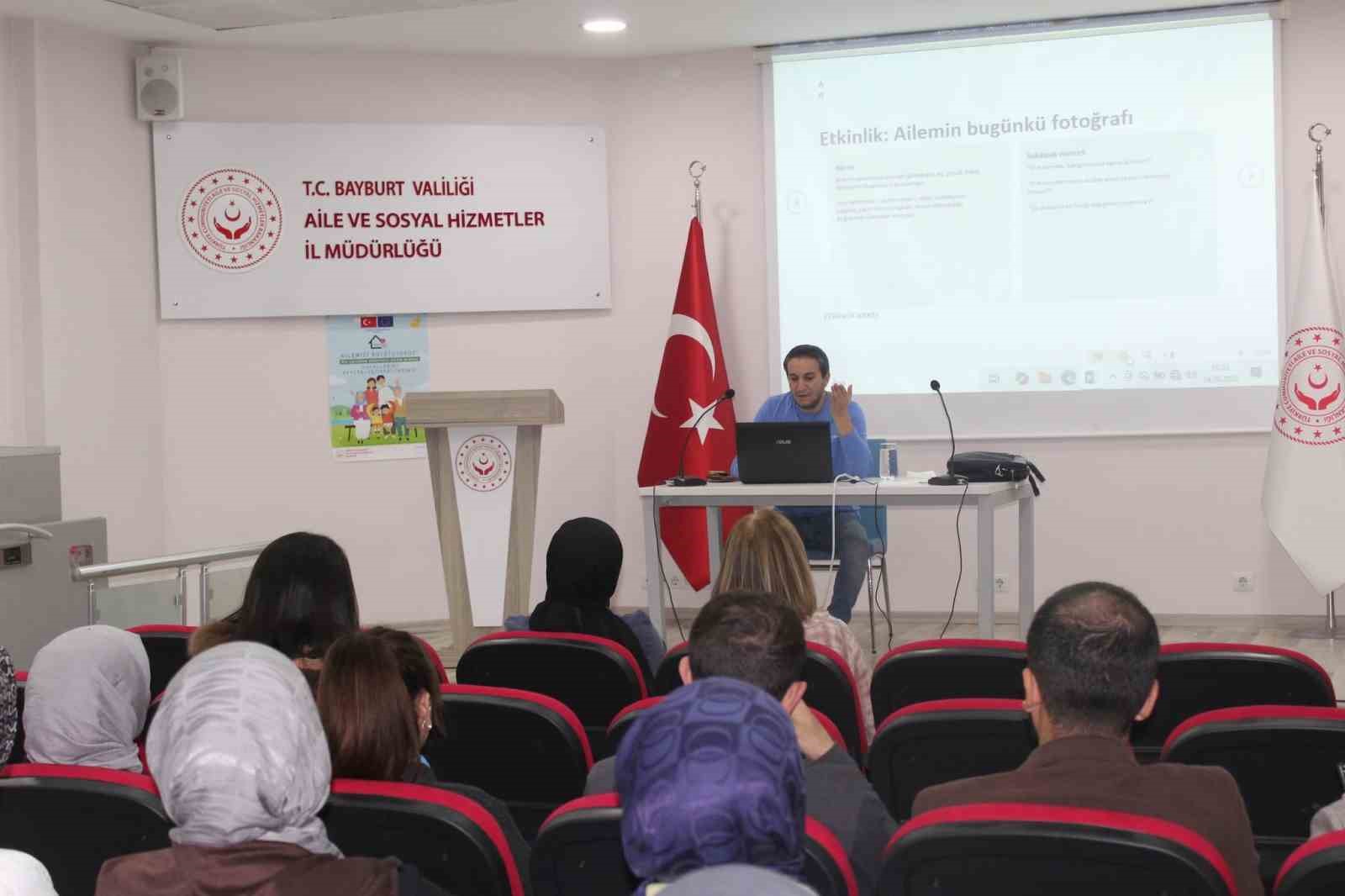 sosyal-hizmet-personeline-aile-calismalari-konusunda-egitim-verildi