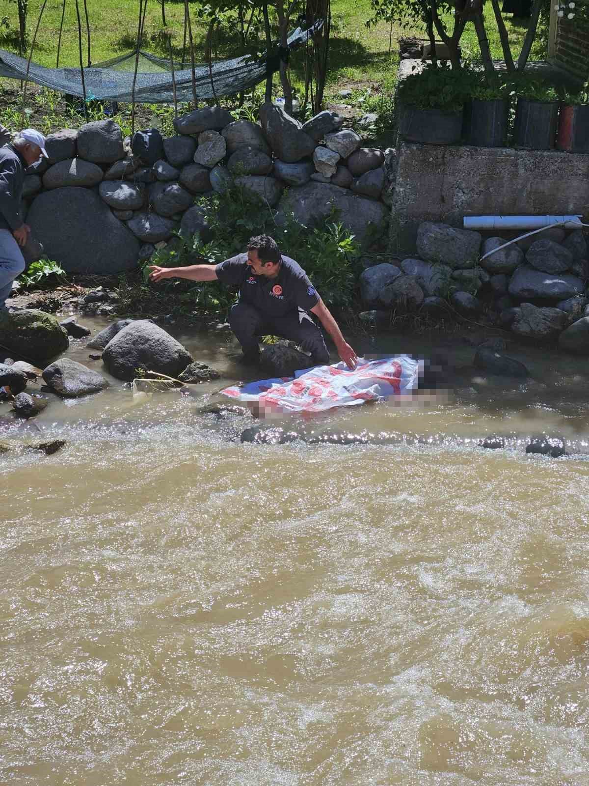 erzurum-da-acili-piknik-koprude-barfiks-cekerken-dereye-dusen-genc-hayatini-kaybetti