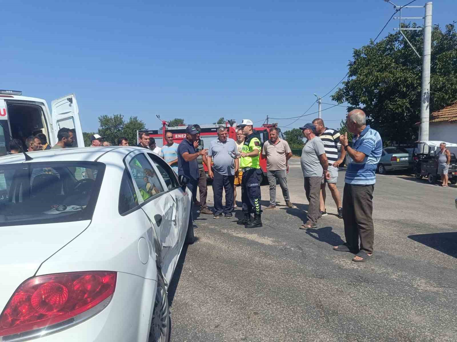 edirne-de-iki-otomobil-carpisti-3-yarali