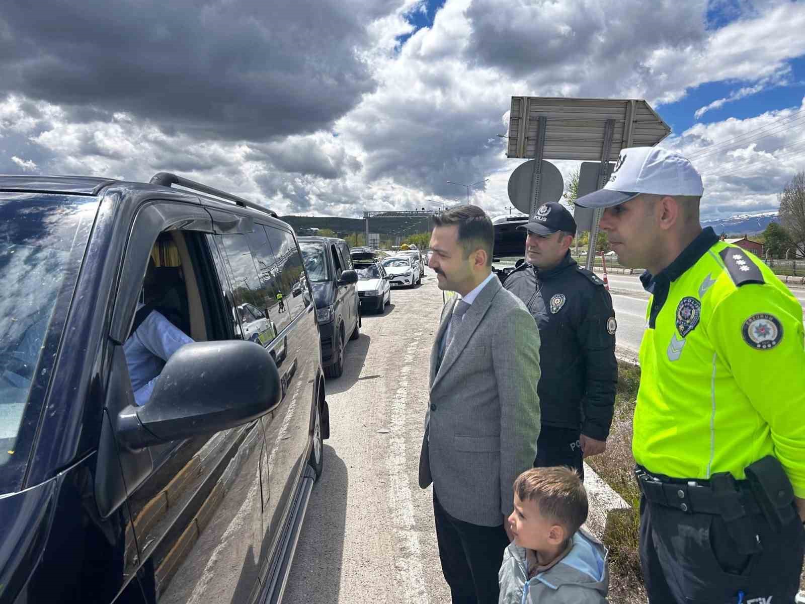 kaymakam-emre-oguzturk-trafik-denetimine-katildi