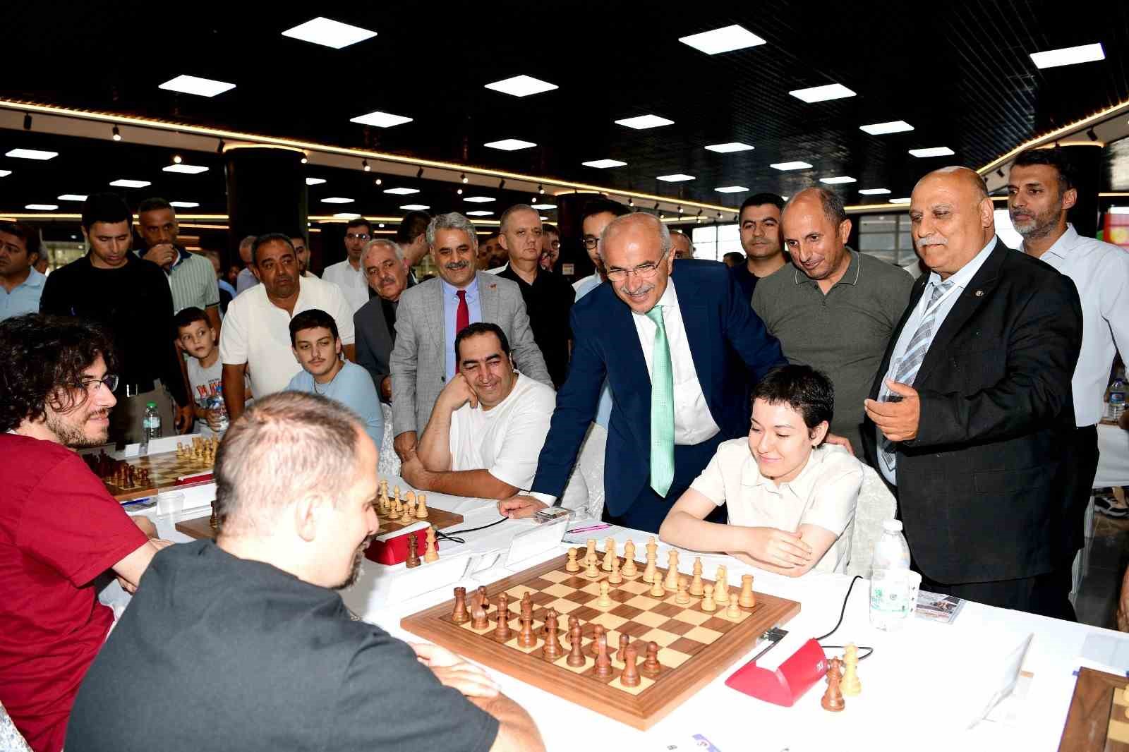 9-uncu-uluslararasi-altin-kayisi-satranc-turnuvasi-basladi