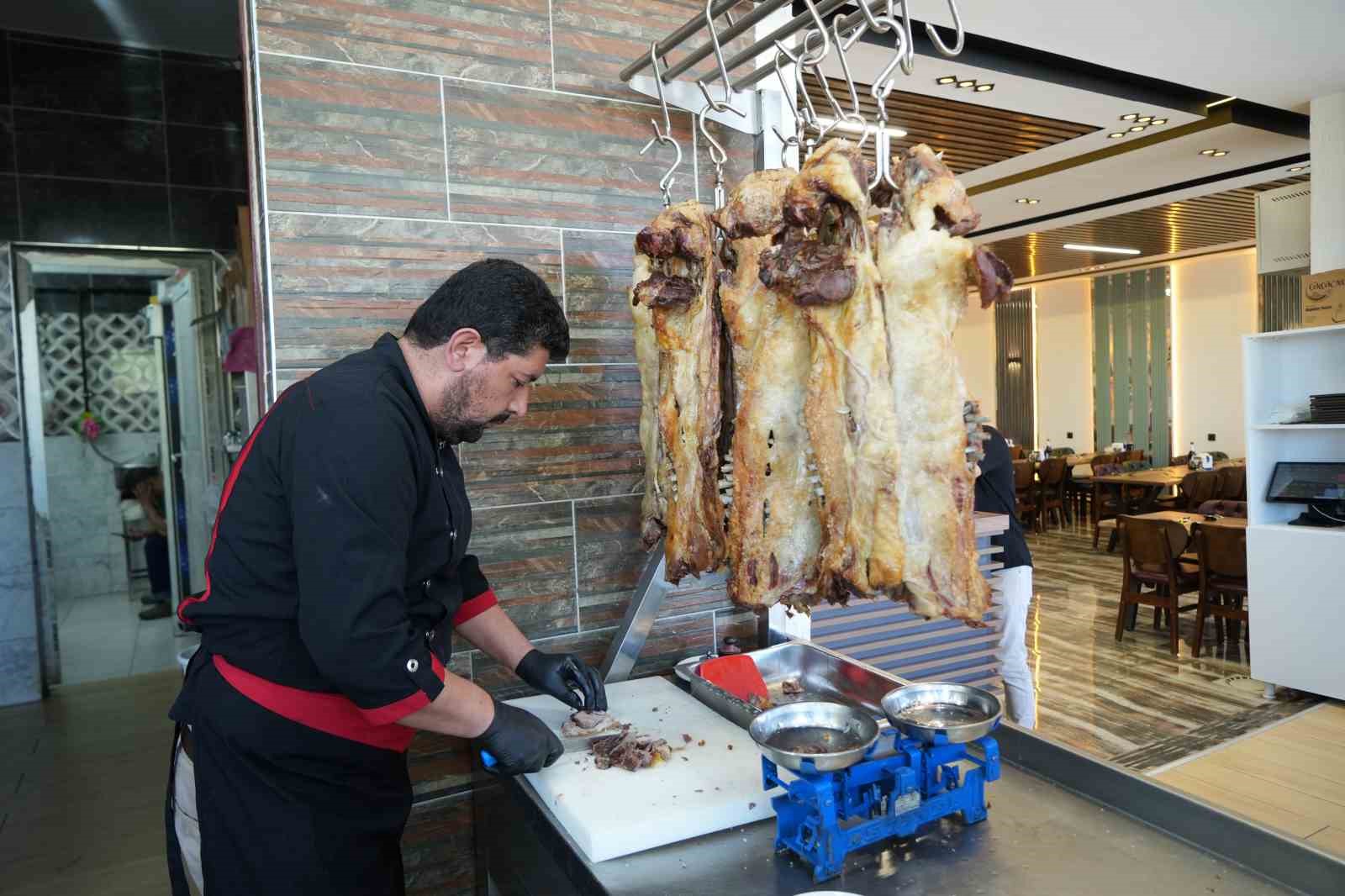 mus-un-yoresel-lezzeti-buryan-tandirda-sofralara-uzaniyor