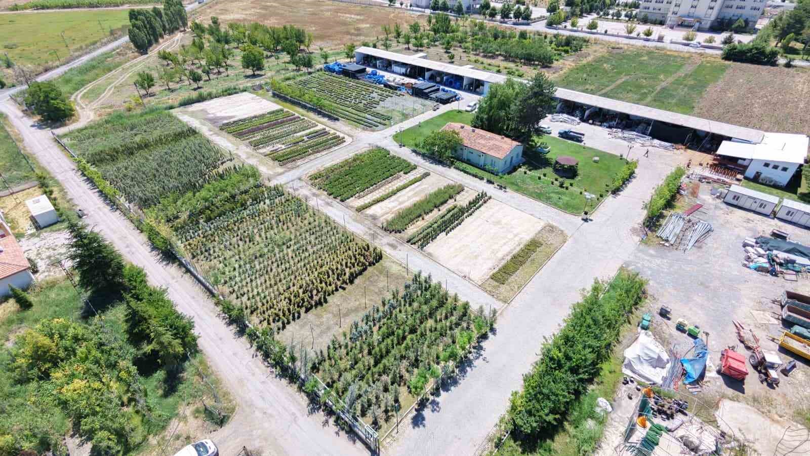 battalgazi-belediyesi-parklarda-kendi-uretimini-kullaniyor