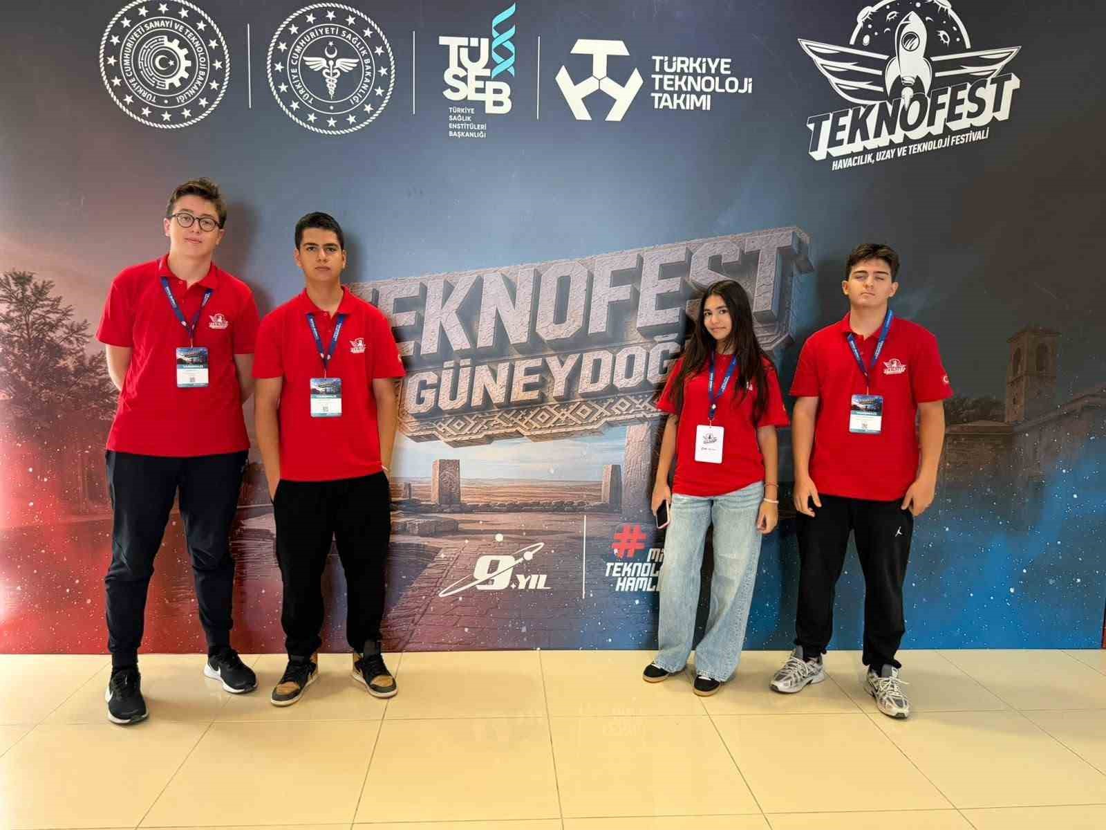 aydinli-ogrenciler-4-bin-takimi-geride-birakip-teknofest-finaline-kaldi
