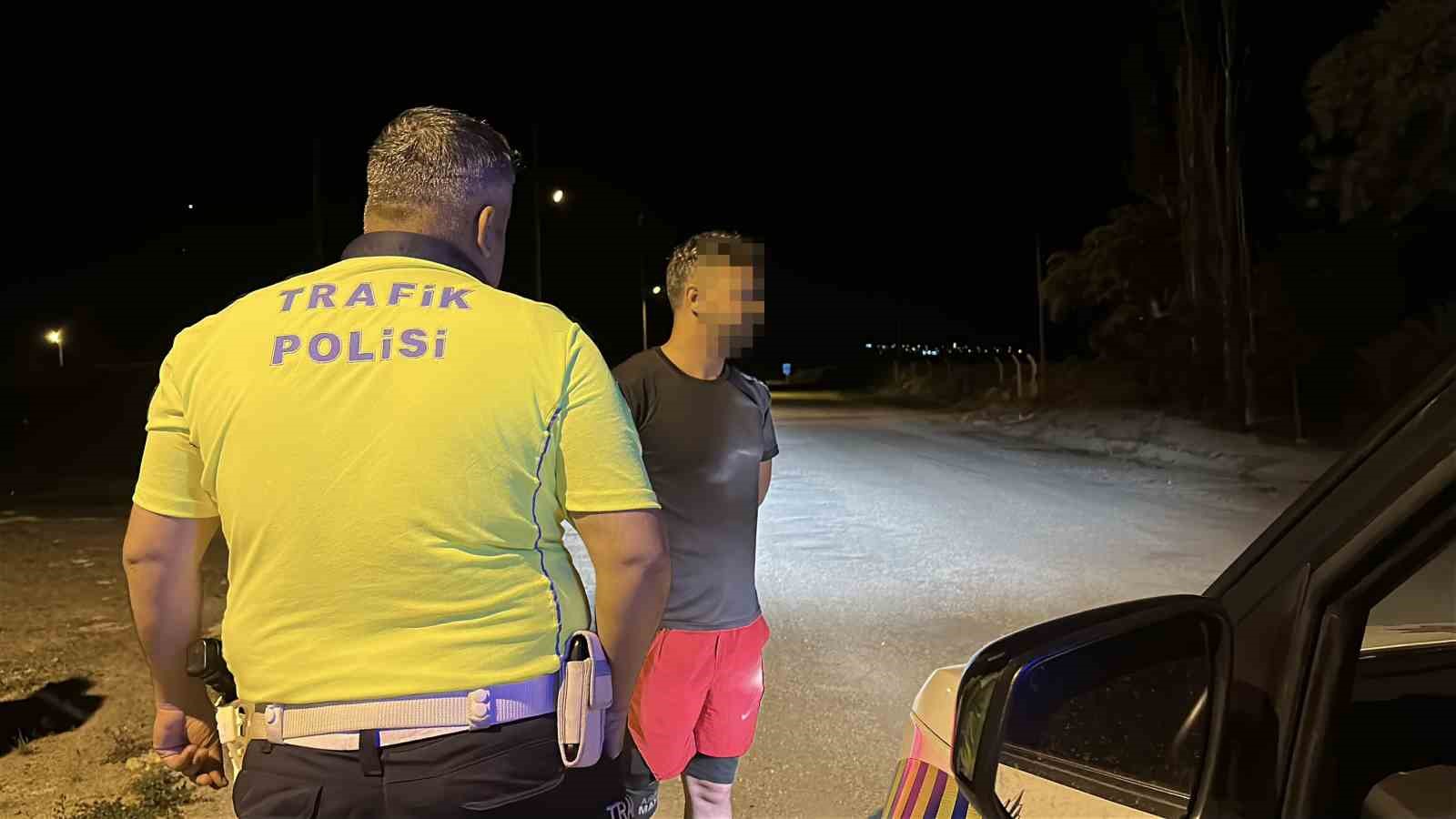 polis-uygulamasini-gorunce-aracini-park-etti-1-24-promil-alkollu-cikti