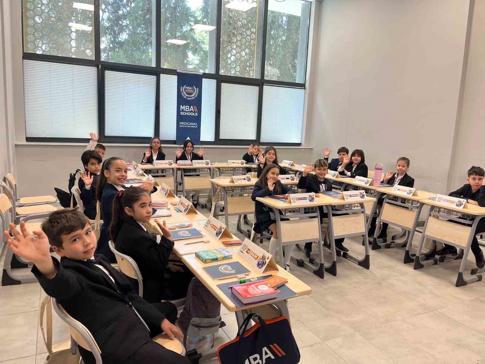 ege-universitesi-kapilarini-minik-diplomatlara-acti
