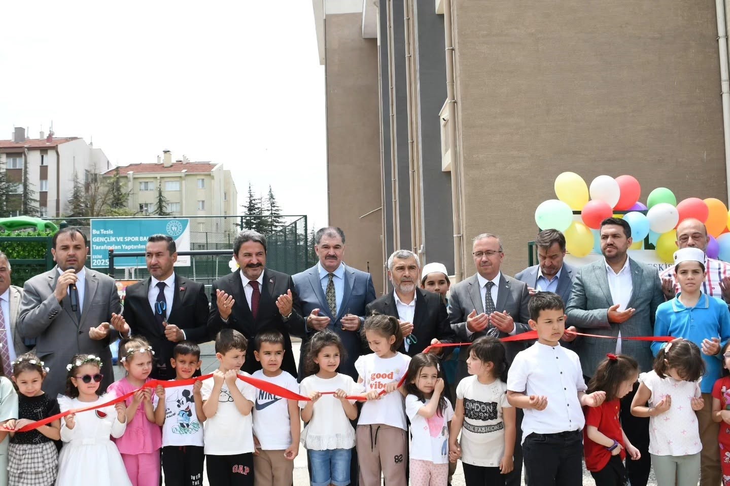 eskisehir-de-kur-an-kursu-ogrencileri-yeni-spor-tesislerine-kavustu