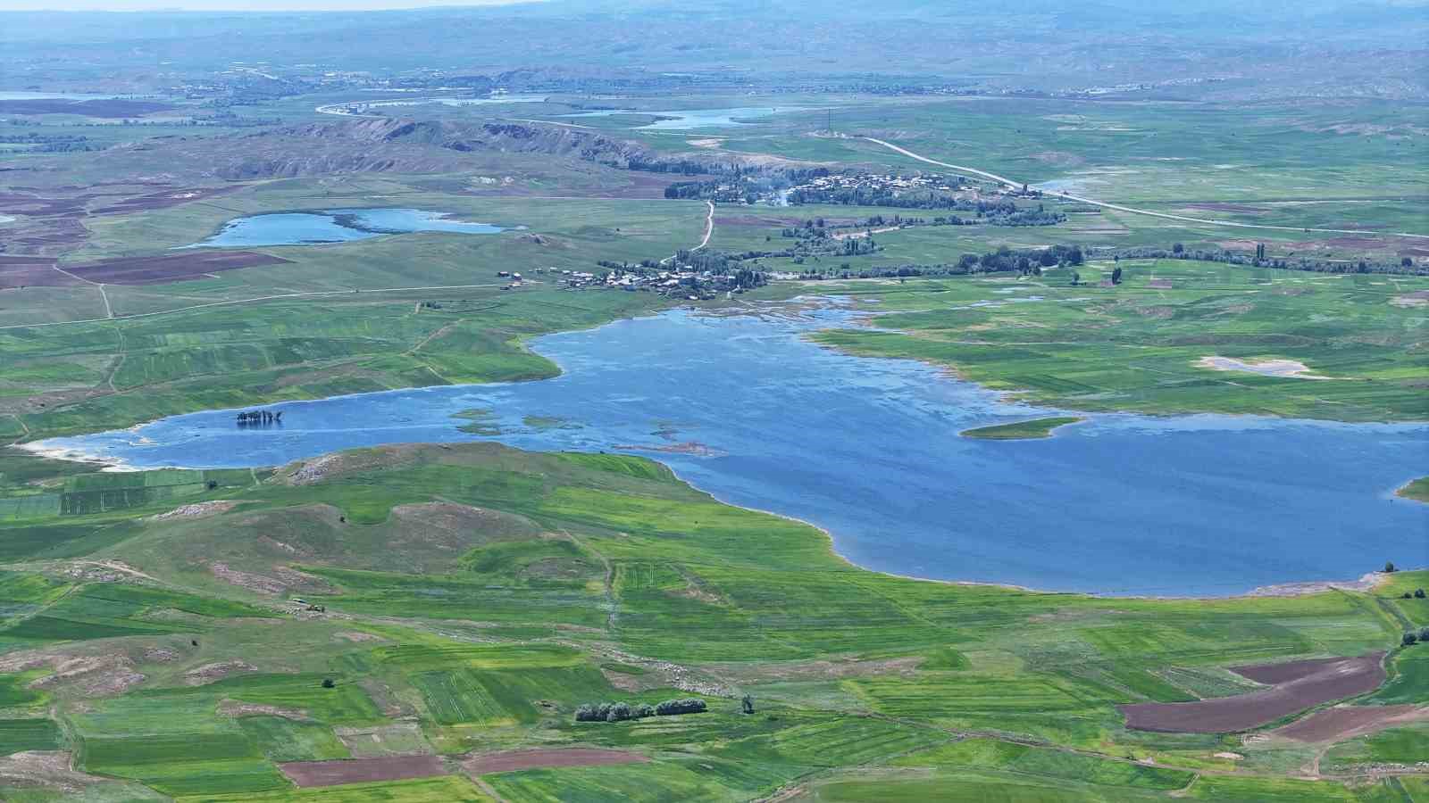 binlerce-donum-tarim-arazisi-sular-altinda-kaldi-uzmani-gelecek-yillar-icin-ciftcileri-uyardi