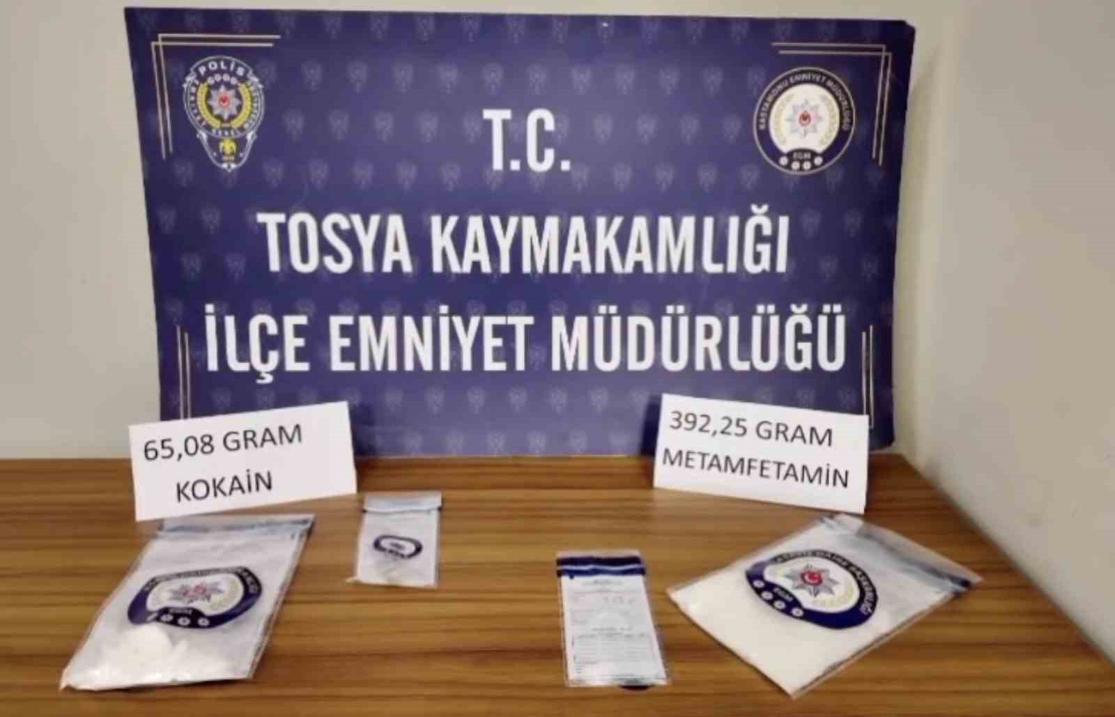 durdurulan-aractan-uyusturucu-cikti-2-tutuklama