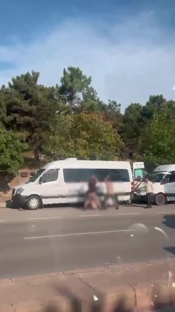 cadde-ortasinda-dehset-anlari-demir-sopalarla-darp-ettiler