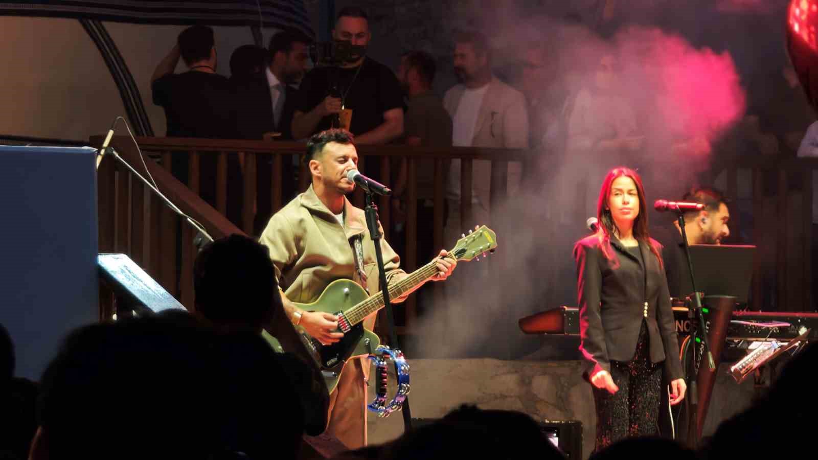 ahlat-ta-zafer-coskusu-buray-in-sarkilariyla-taclandi