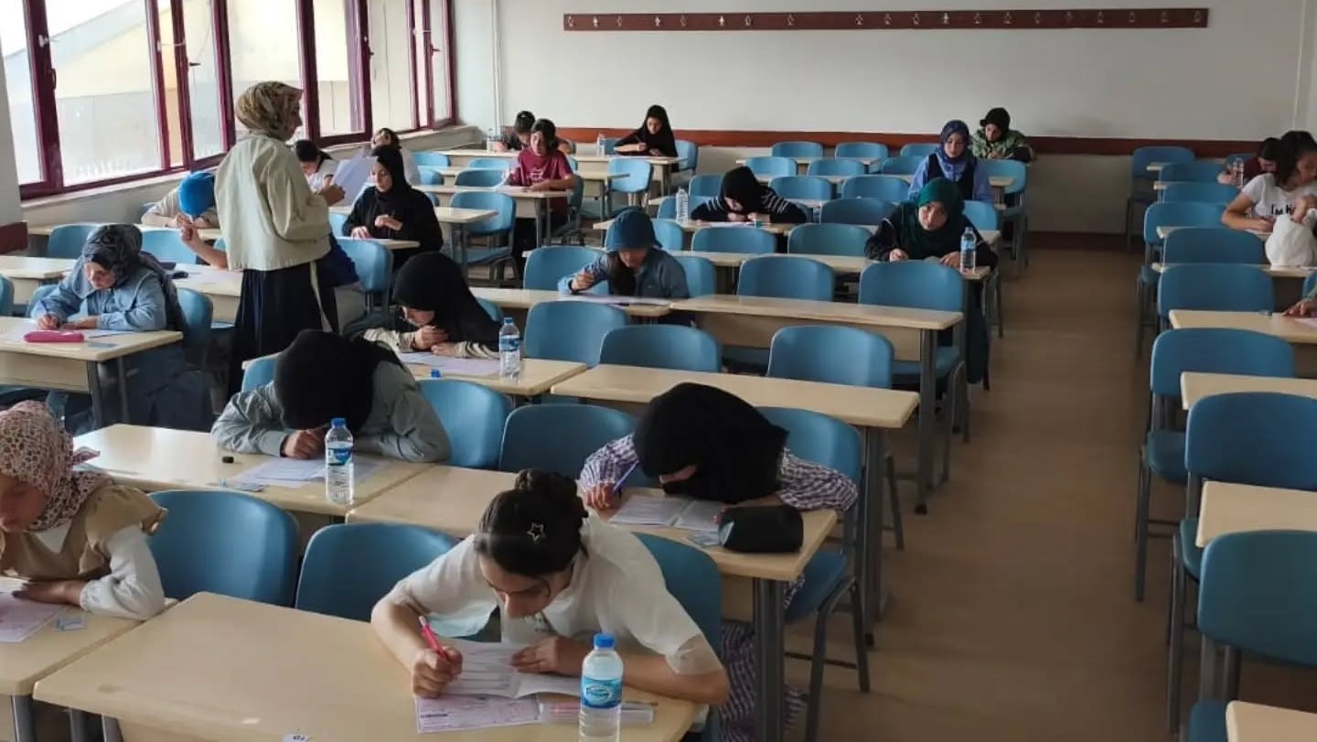 bayburt-ta-dini-bilgiler-yarismasi-duzenlendi