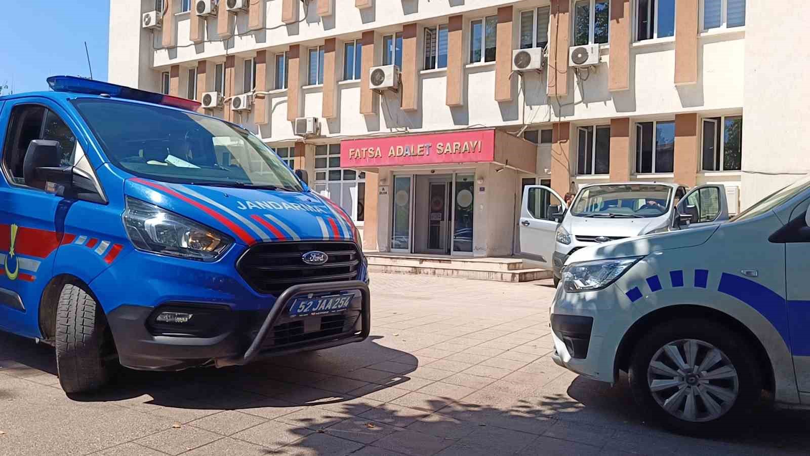 kardes-katliaminda-zanli-adliyede-arka-kapidan-cikarildi
