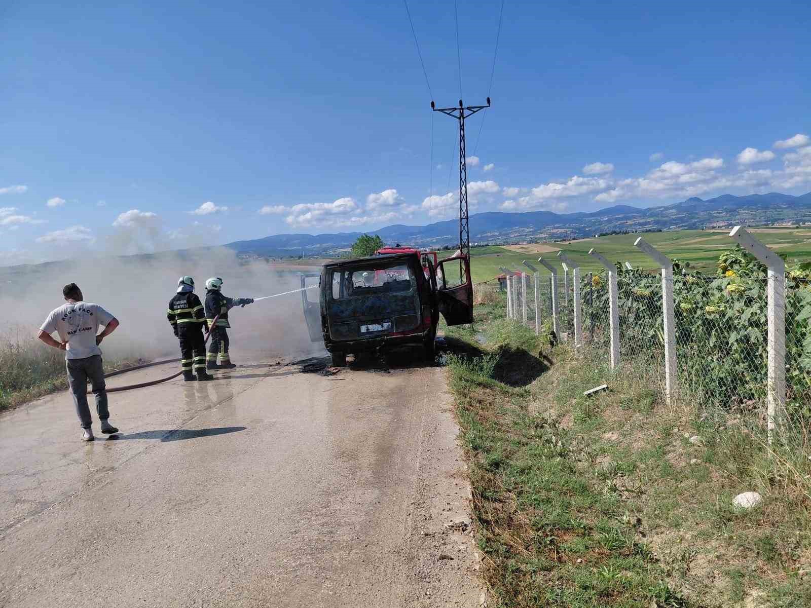 samsun-da-servis-araci-yandi-geriye-demir-yigini-kaldi