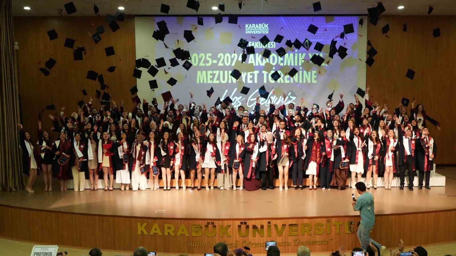 kbu-tip-fakultesi-mezunlari-hekimlik-hayatina-ilk-adimini-atti