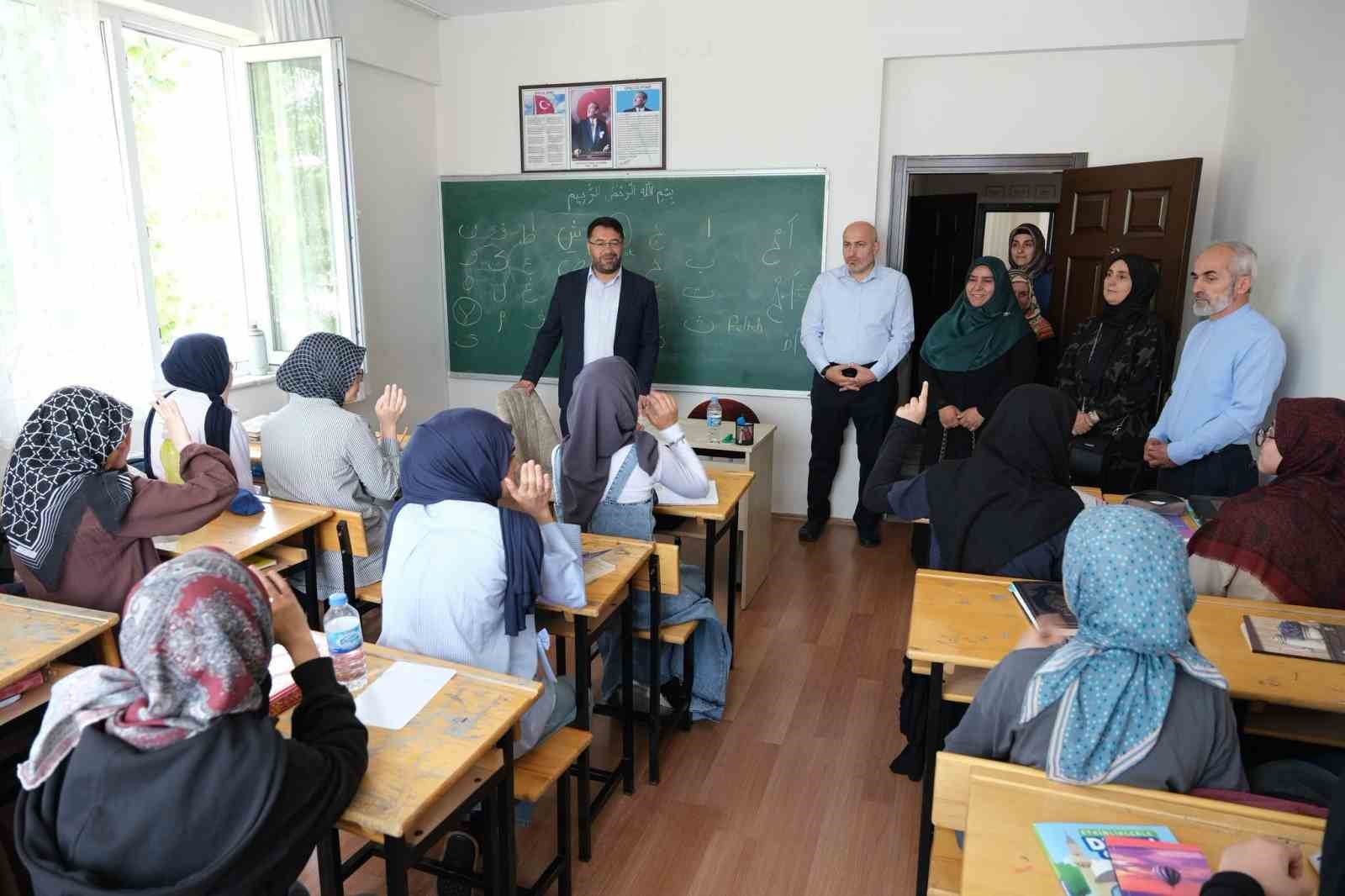erzincan-da-ilk-kez-yatili-yaz-kur-an-kursu-uygulamasi-basladi