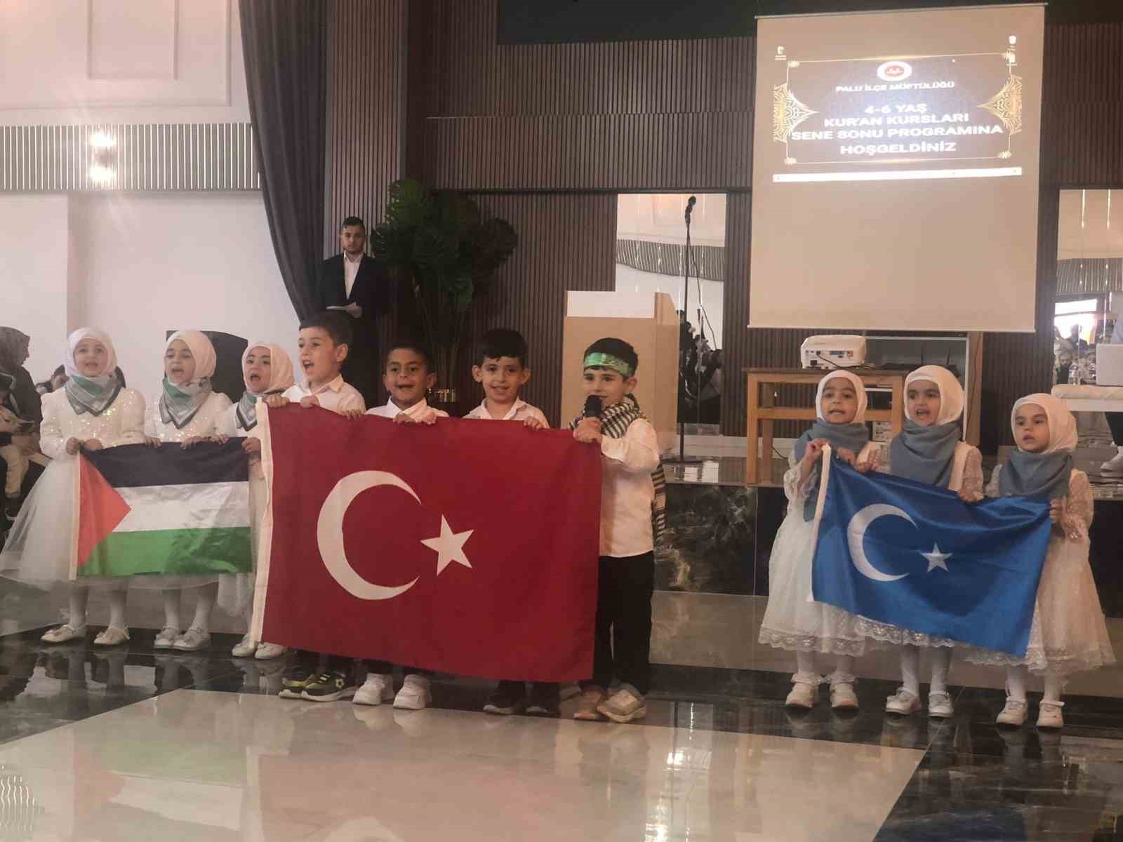 palu-da-kur-an-kursu-ogrencilerinin-mezuniyet-sevinci