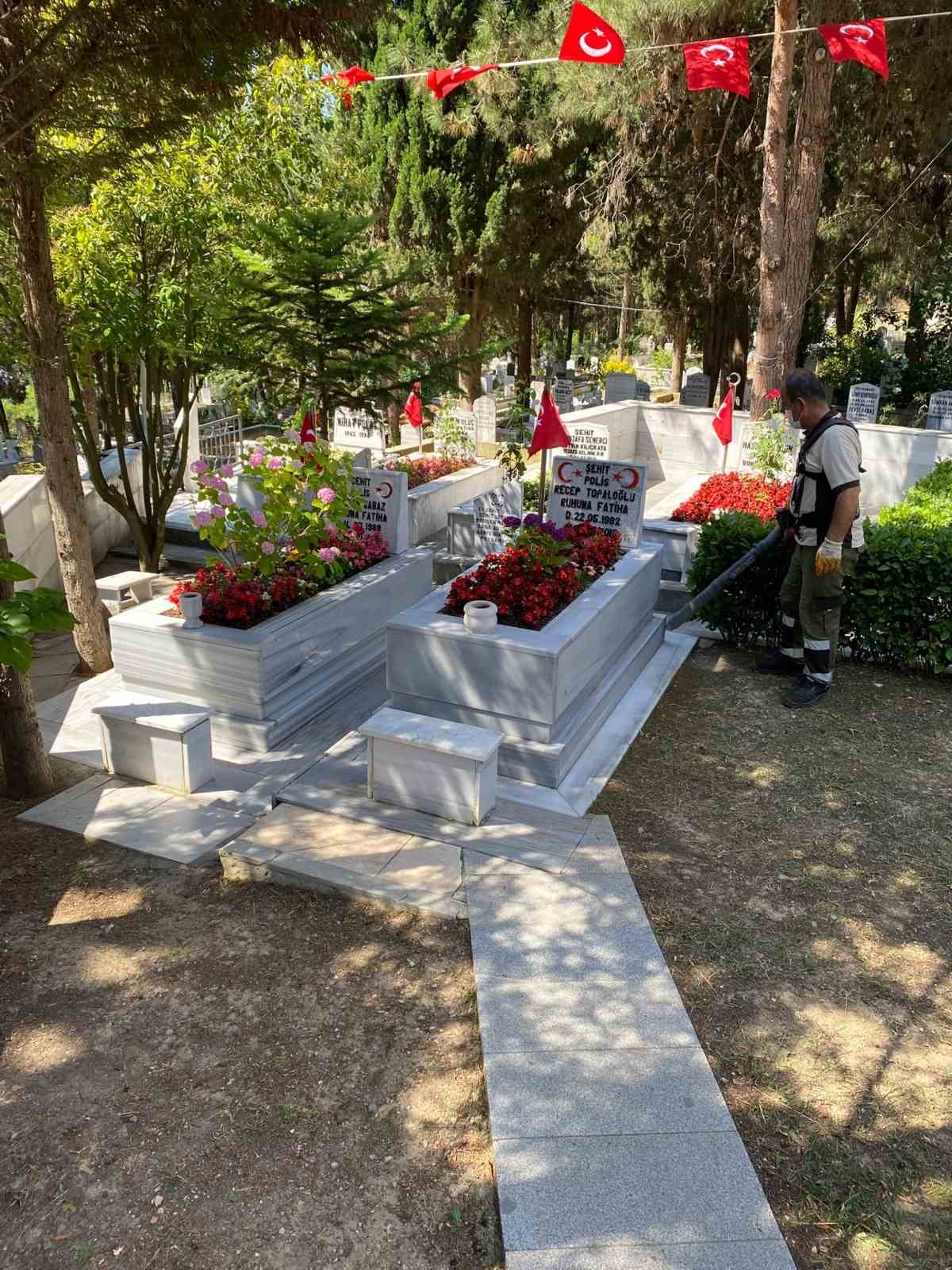 mezarliklara-kesintisiz-bakim