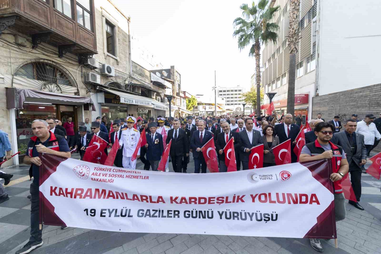 mersin-de-gaziler-gunu-toren-ve-etkinliklerle-anildi