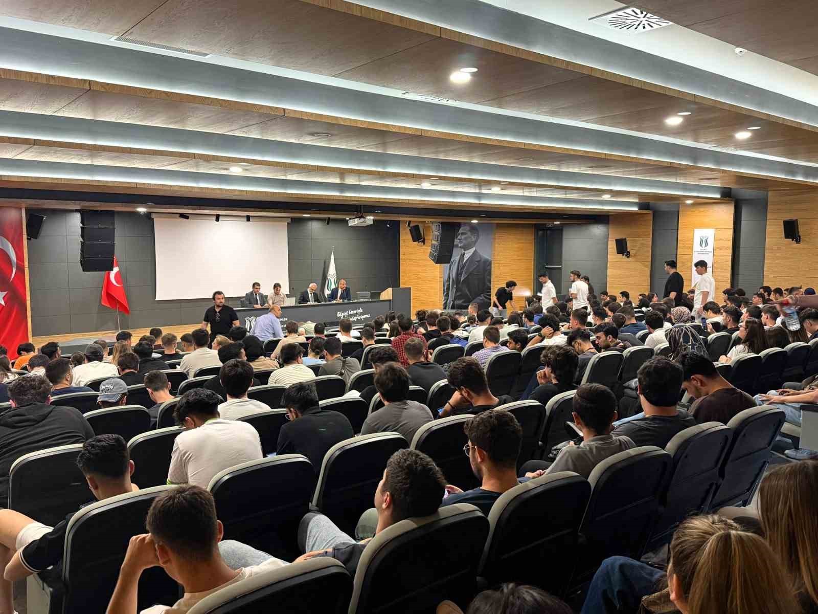 akademisyenler-ve-yetkililer-ogrenciler-icin-toplandi