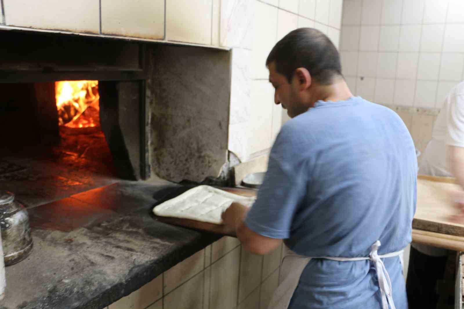 diyarbakir-da-60-derece-sicakta-ekmek-mesaisi