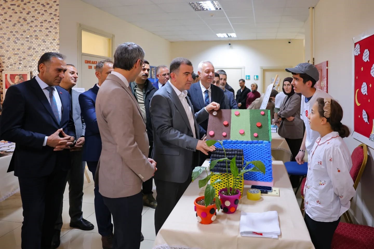 bayburt-ta-ozel-ogrenciler-projelerini-bilim-fuarinda-sergiledi