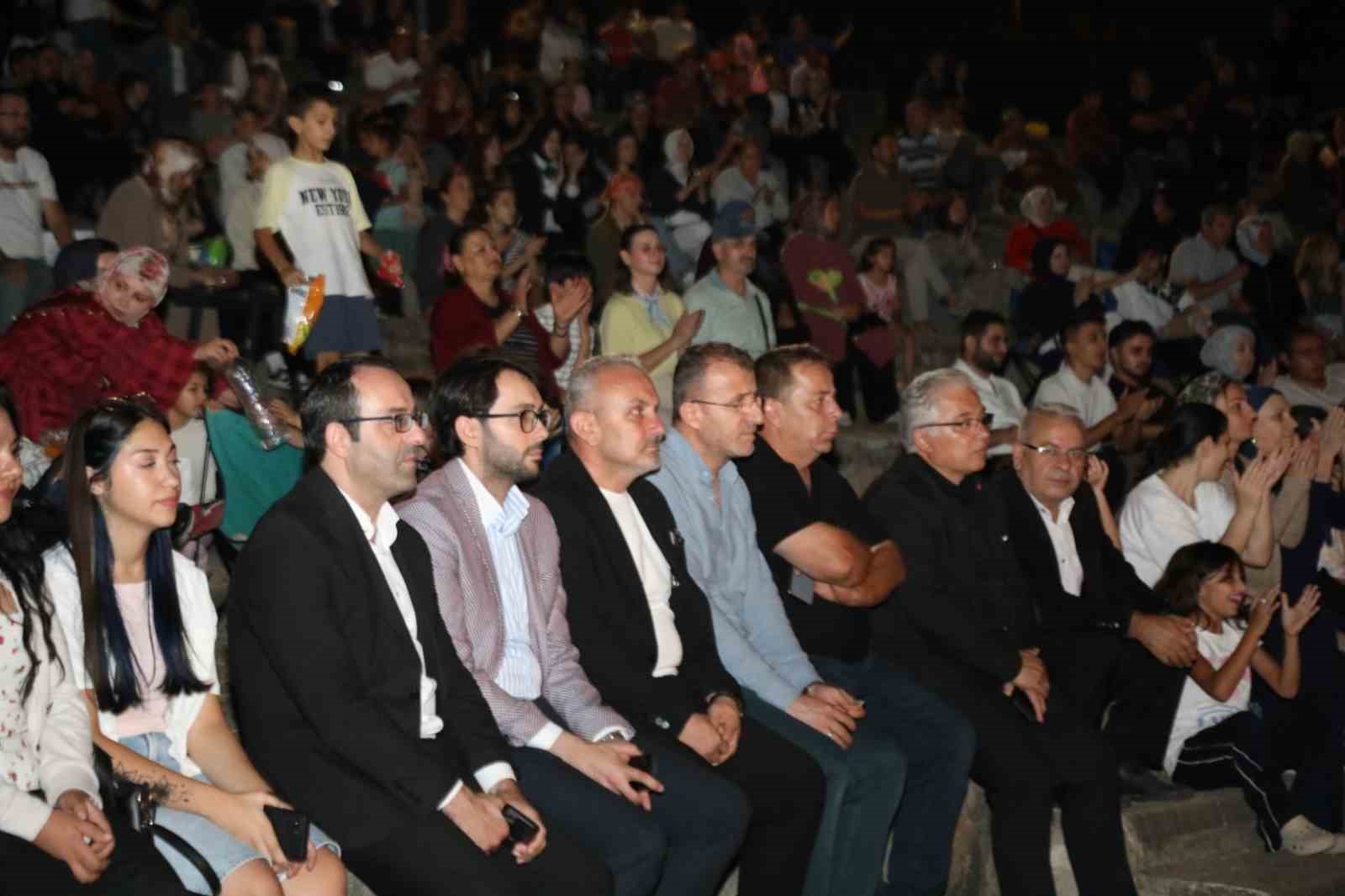kurtulus-coskusu-genclik-korosu-konseriyle-yenicekoy-e-tasindi