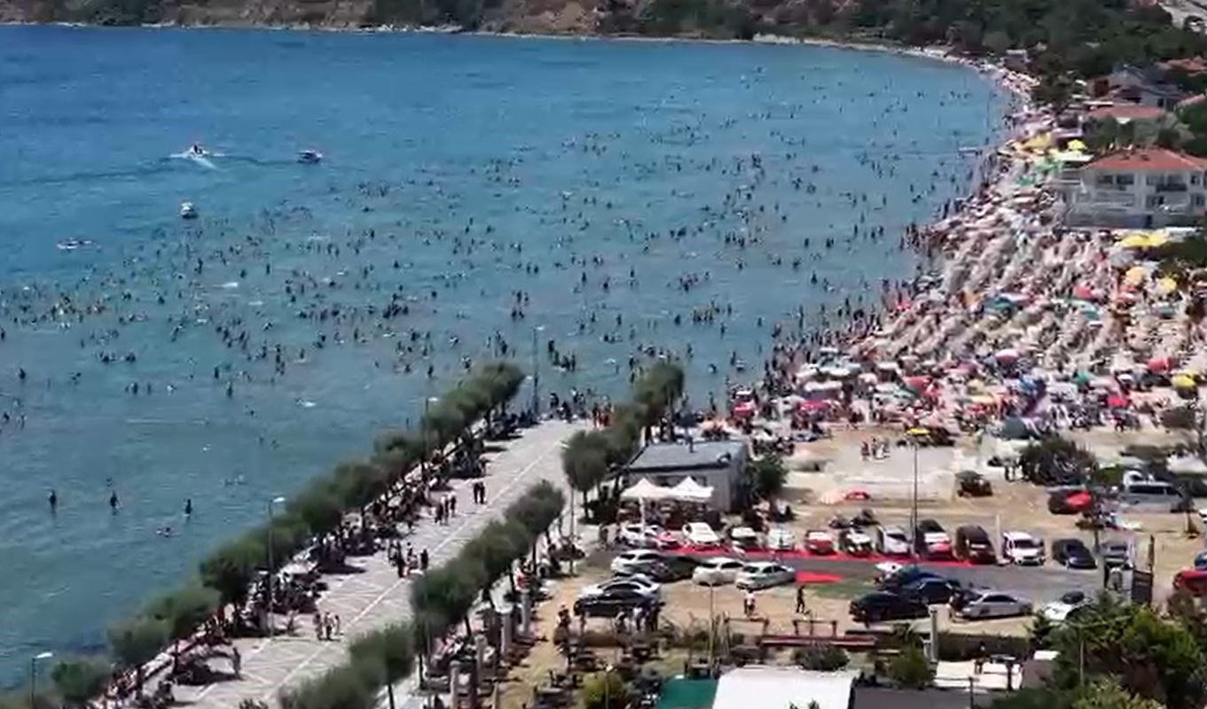 silivri-halk-plaji-doldu-tasti