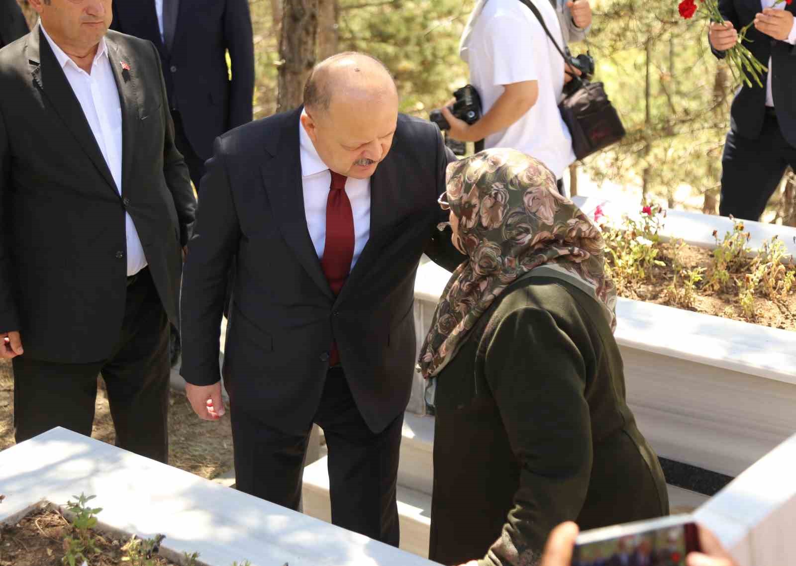 15-temmuz-da-sehitler-unutulmadi-bin-375-hatimin-duasi-yapildi