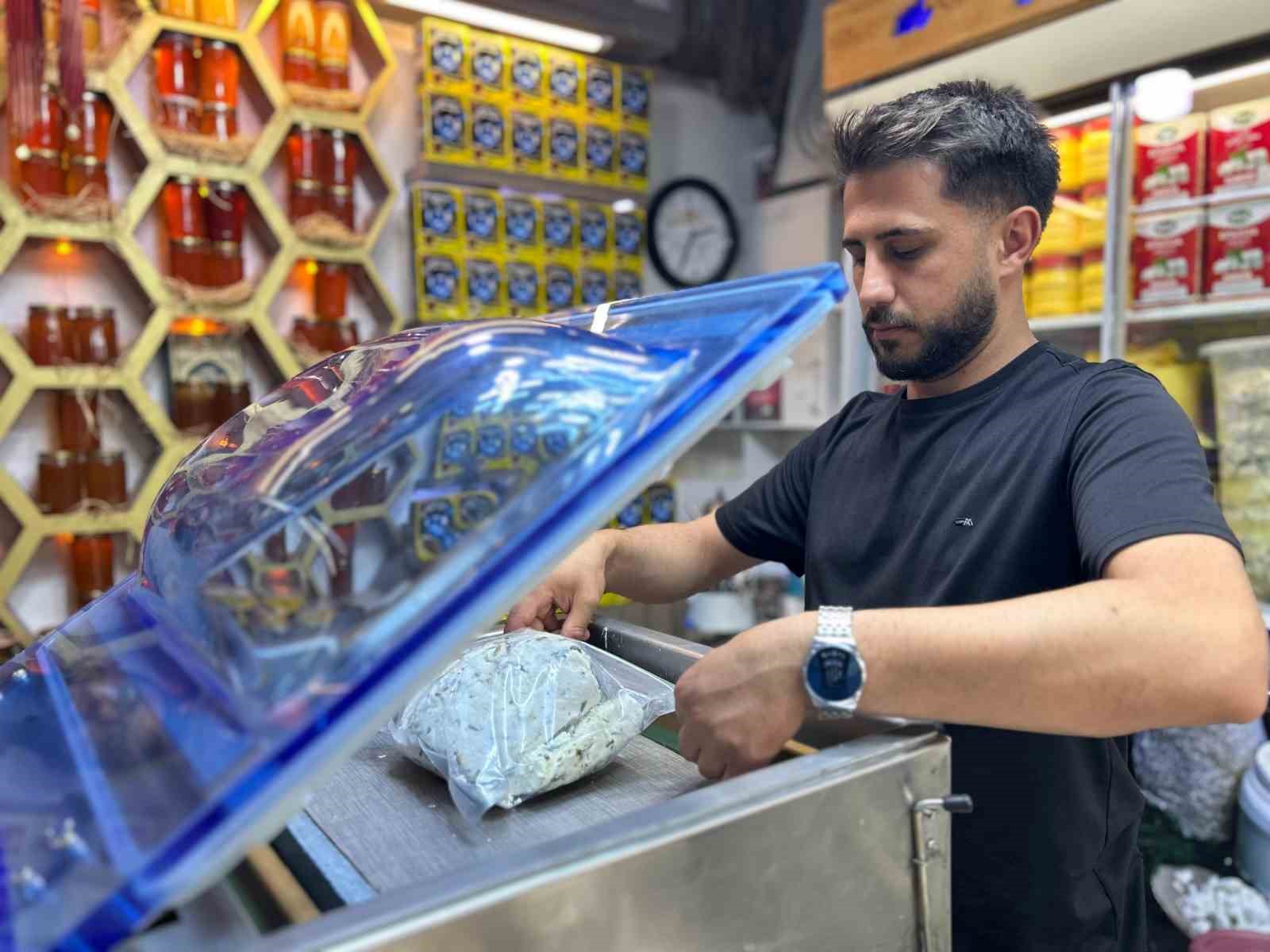 van-otlu-peynirinde-tuz-orani-dengeleniyor