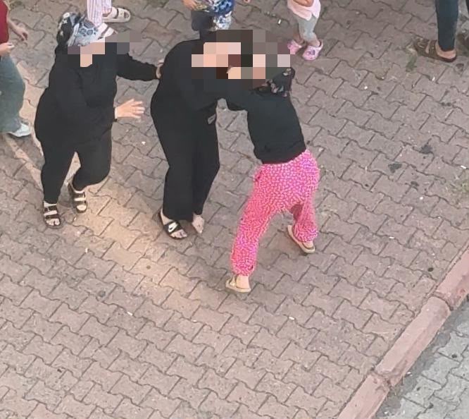 kayseri-de-iki-kadinin-sac-basa-kavgasi-kamerada