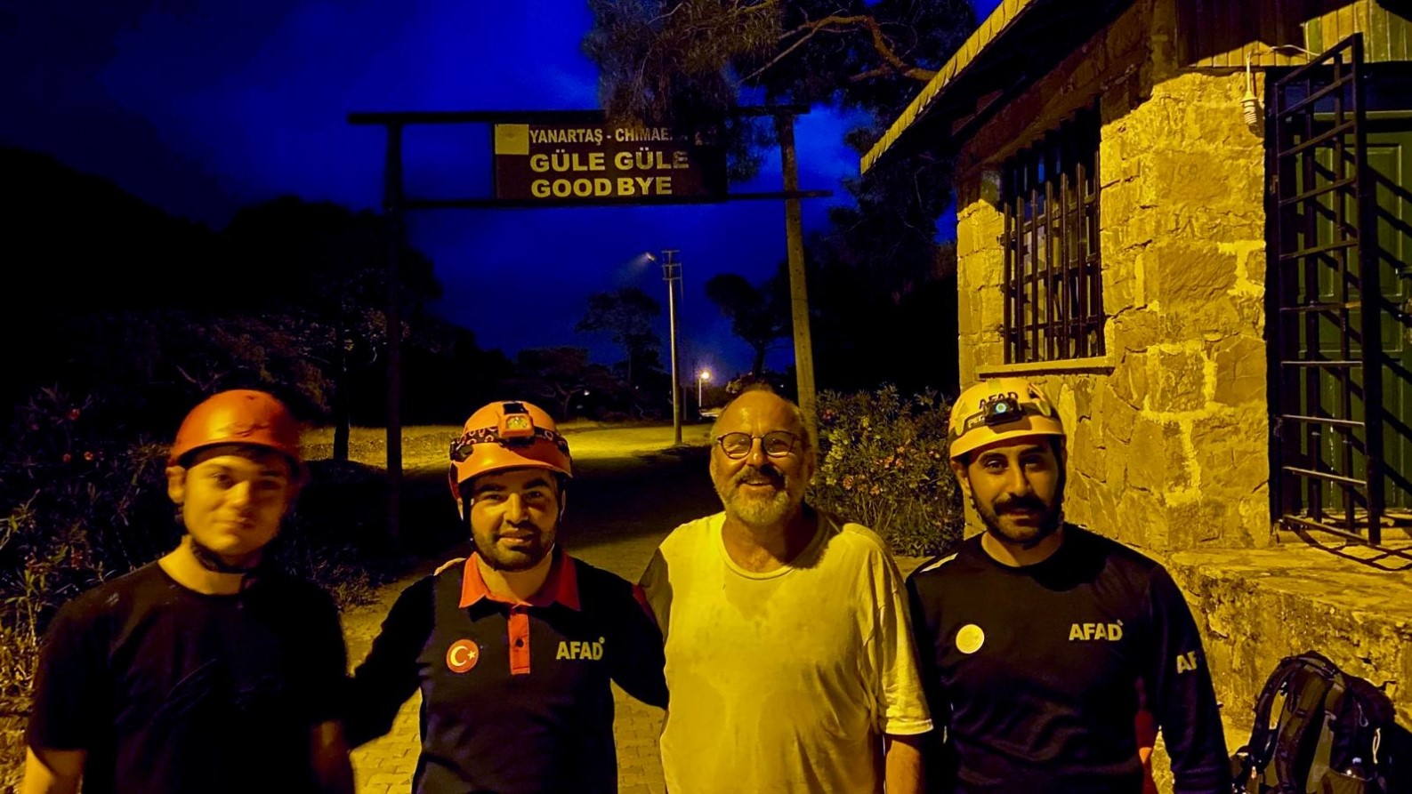 yuruyus-sirasinda-yolunu-kaybeden-turisti-afad-kurtardi