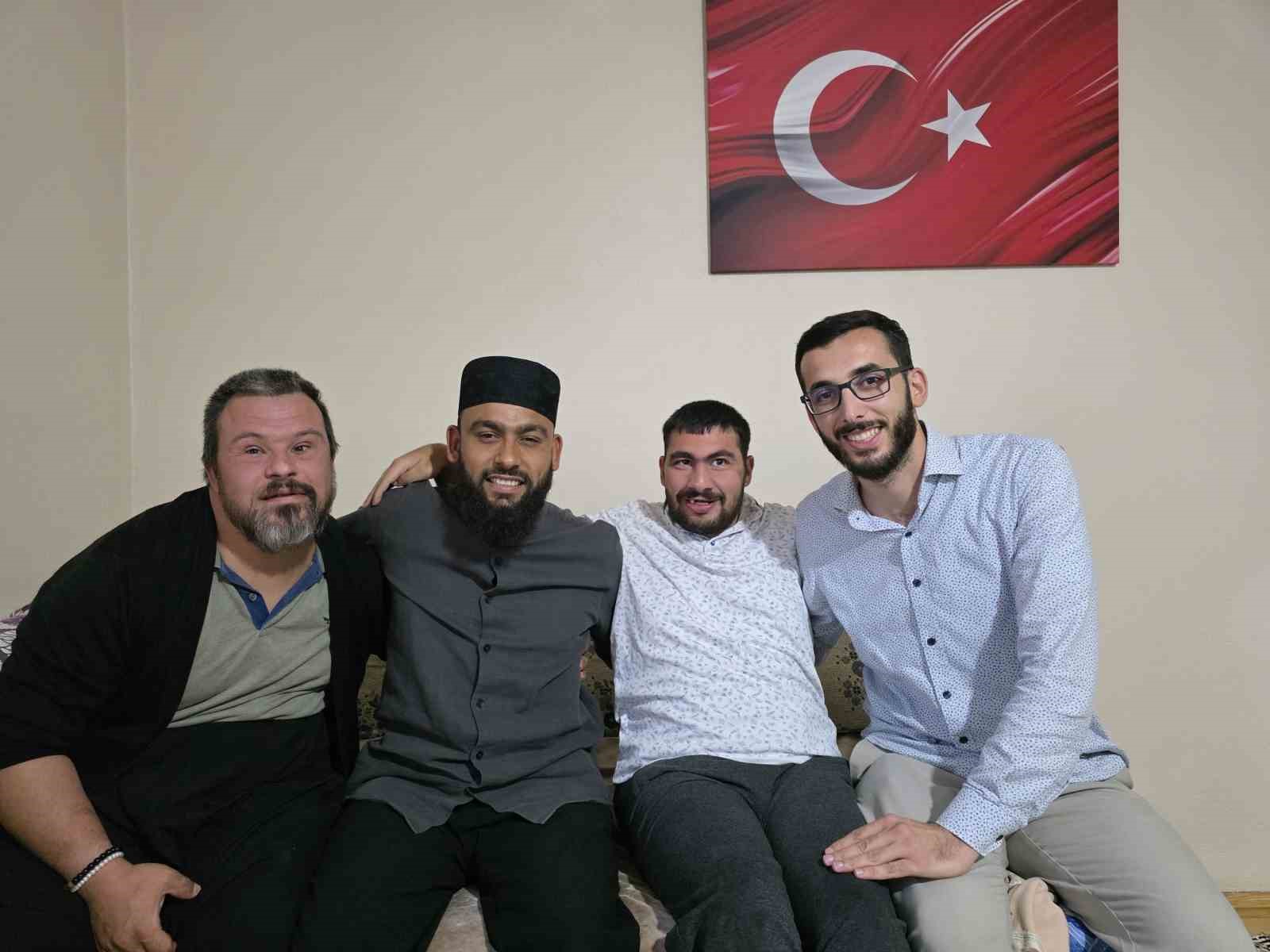 down-sendromlu-savas-in-ezan-sevgisi-fenomen-celal-karature-yi-feke-ye-getirdi