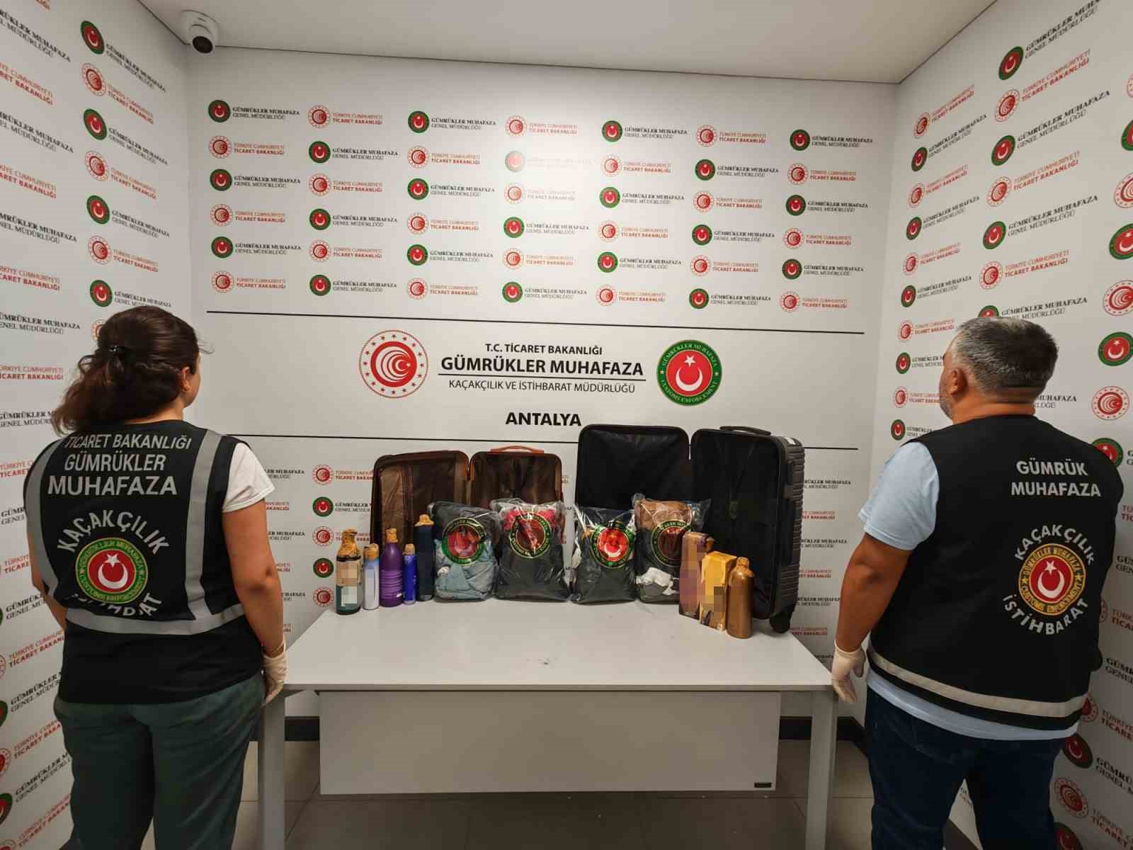 antalya-havalimani-nda-uyusturucu-operasyonu-18-kilo-921-gram-likit-metamfetamin-ele-gecirildi