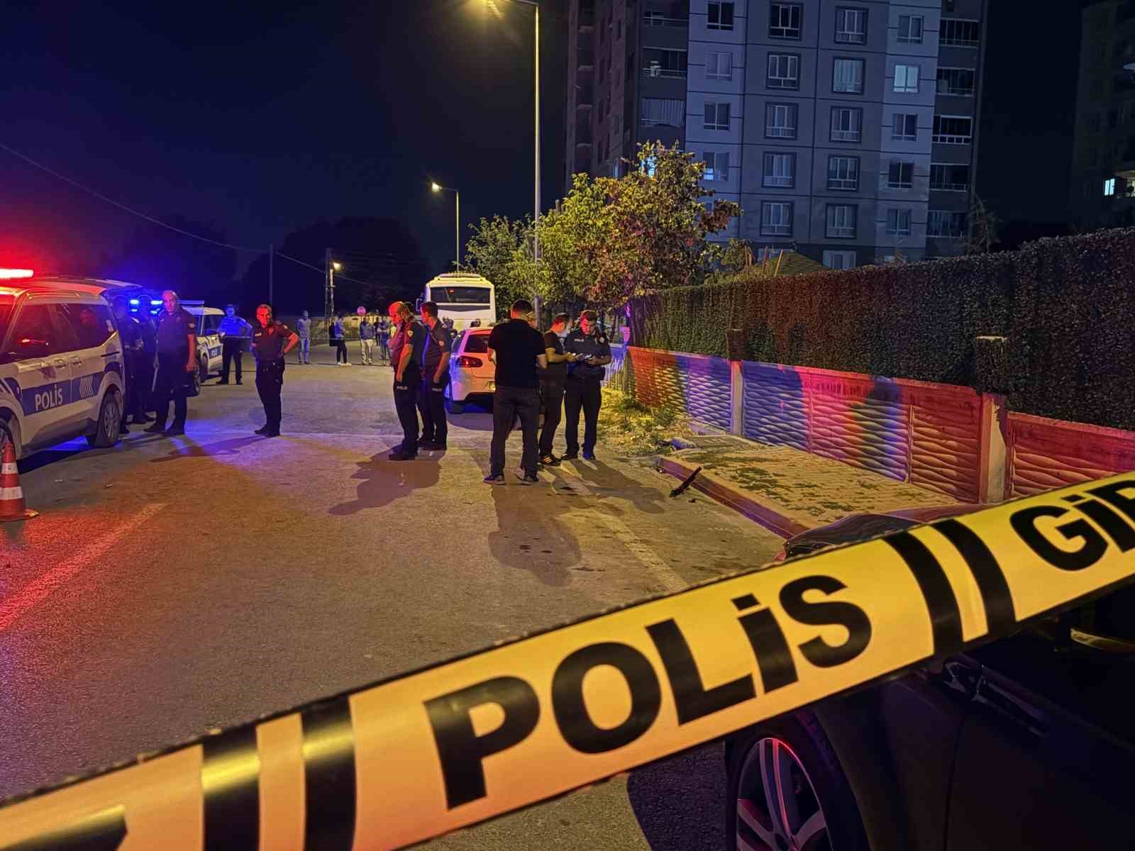 kavgada-kullanilan-otomatik-av-tufeginden-cikan-sacmalar-otoparkta-araclarindan-inen-cifti-yaraladi-2-yarali