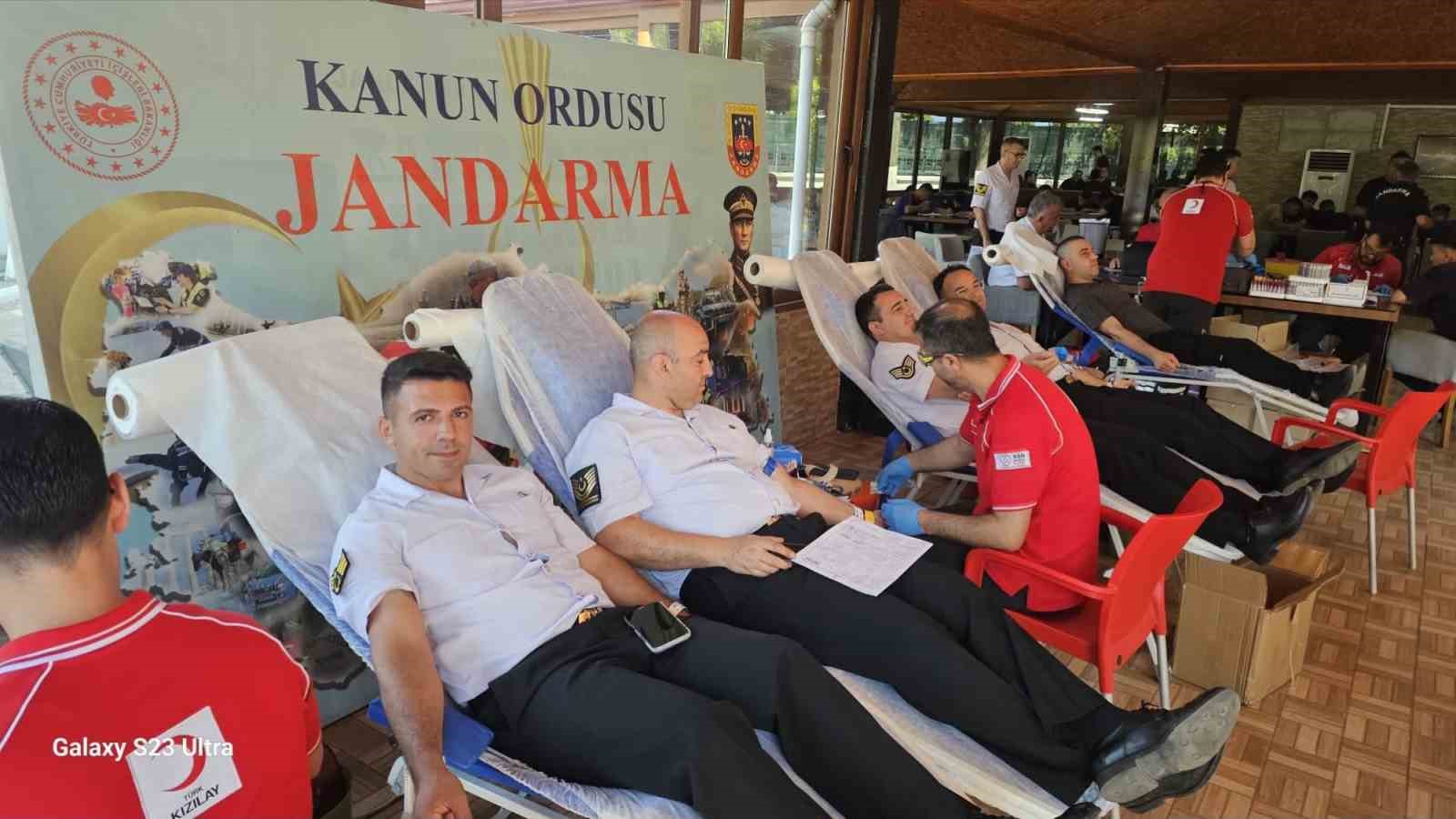 antalya-il-jandarma-komutanligi-ndan-kan-bagisina-destek