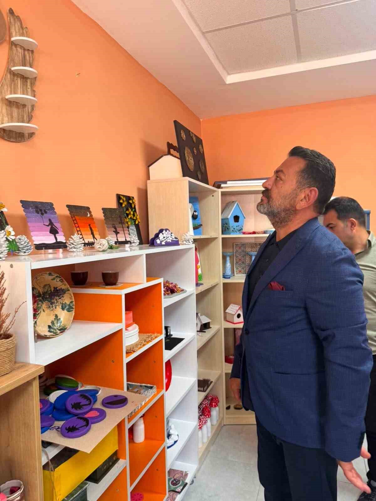 bilecik-te-ozel-ihtiyacli-genclerin-el-emegi-eserleri-begeni-topladi