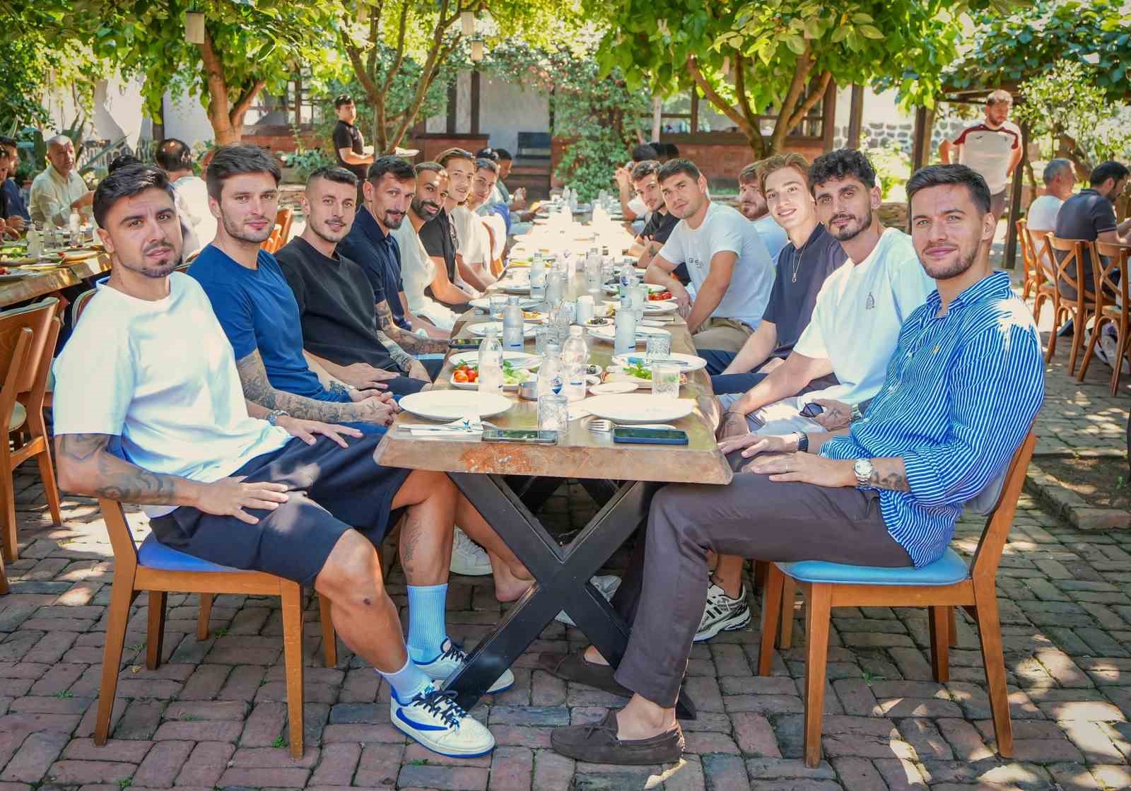 trabzonspor-da-yeni-sezon-oncesi-birlik-ve-beraberlik-bulusmasi