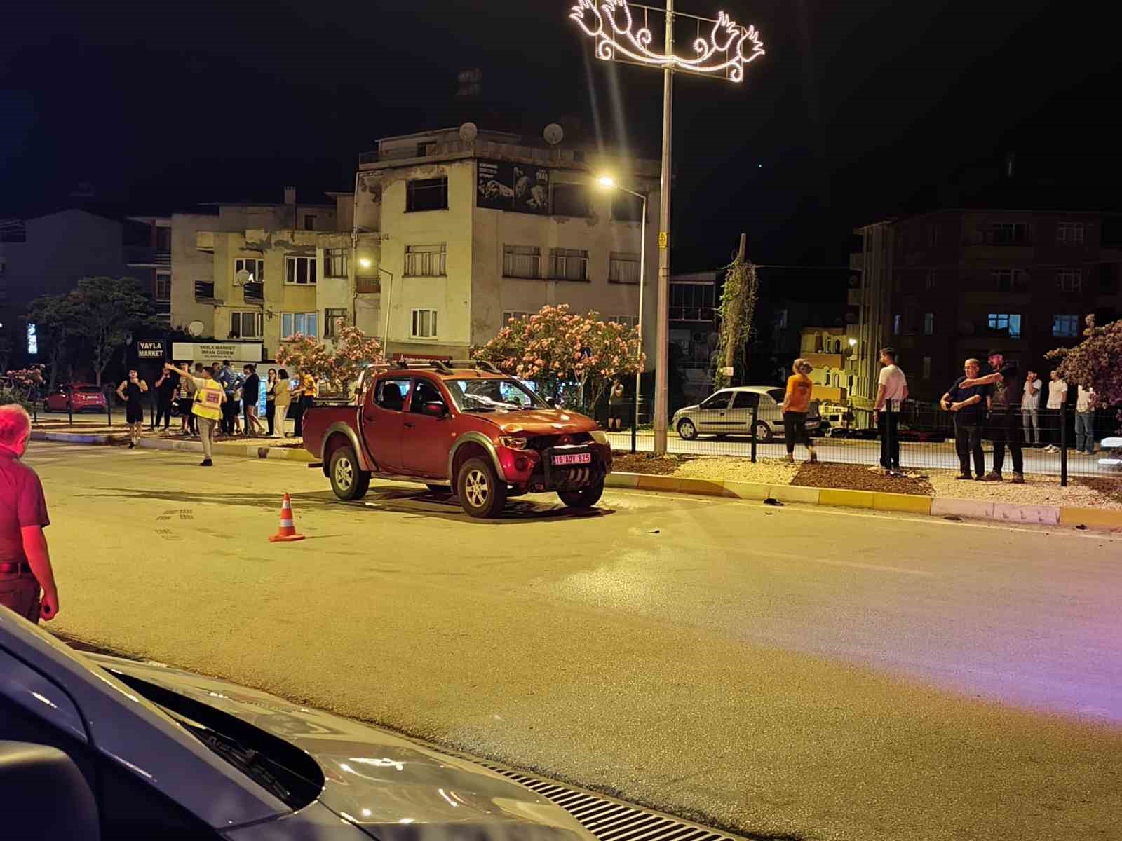 motosikletle-yaya-gecidinden-geceyim-derken-hastanelik-oldular