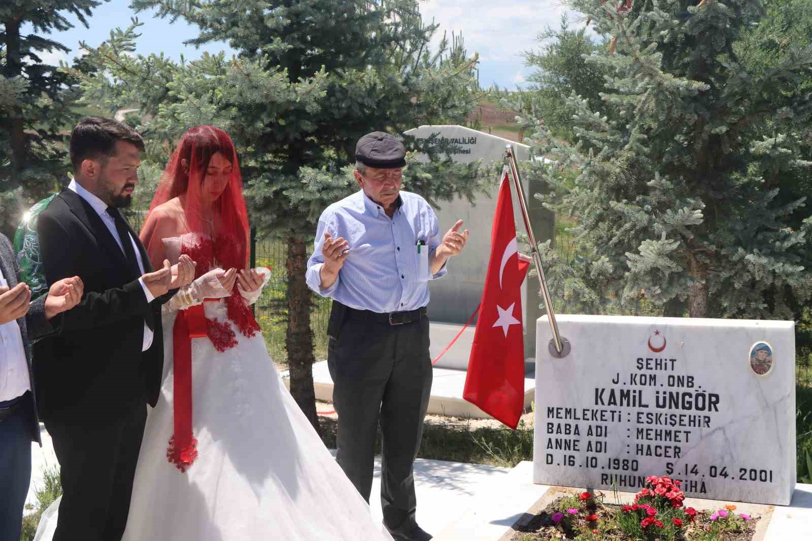 en-mutlu-gununde-ismini-aldigi-sehit-amcasini-unutmadi