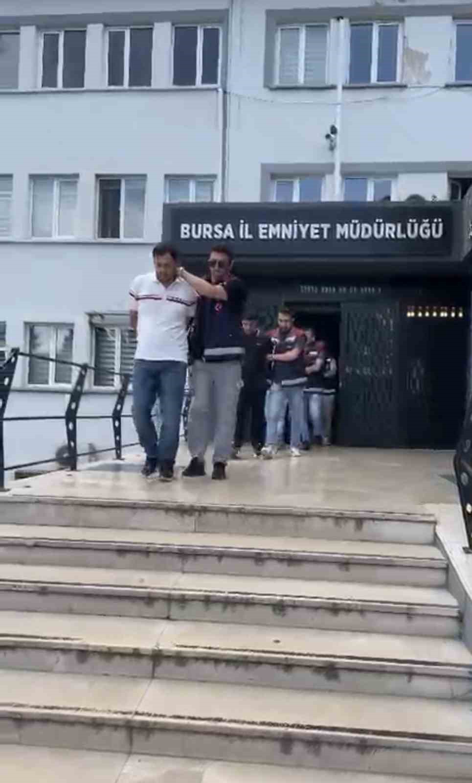 is-ve-burs-vaadiyle-hesap-avina-cikan-sebekeye-film-gibi-operasyon-polis-ikinci-kisi-rolune-girip-cokertti