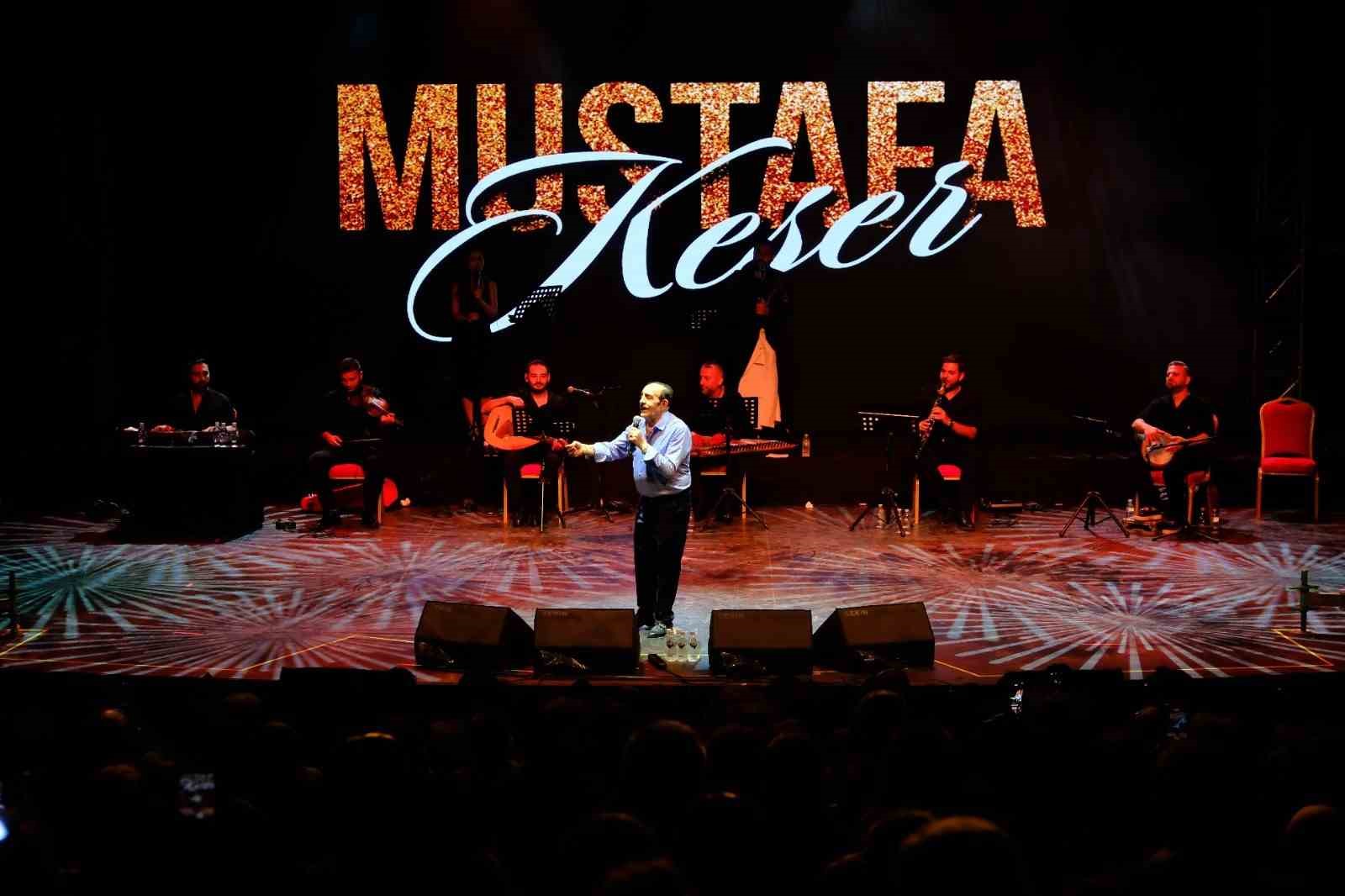 mustafa-keser-den-muzik-ve-kahkaha-dolu-gece