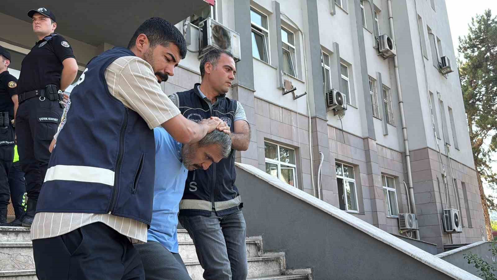 esinin-bogazini-keserek-olduren-zanli-tutuklandi