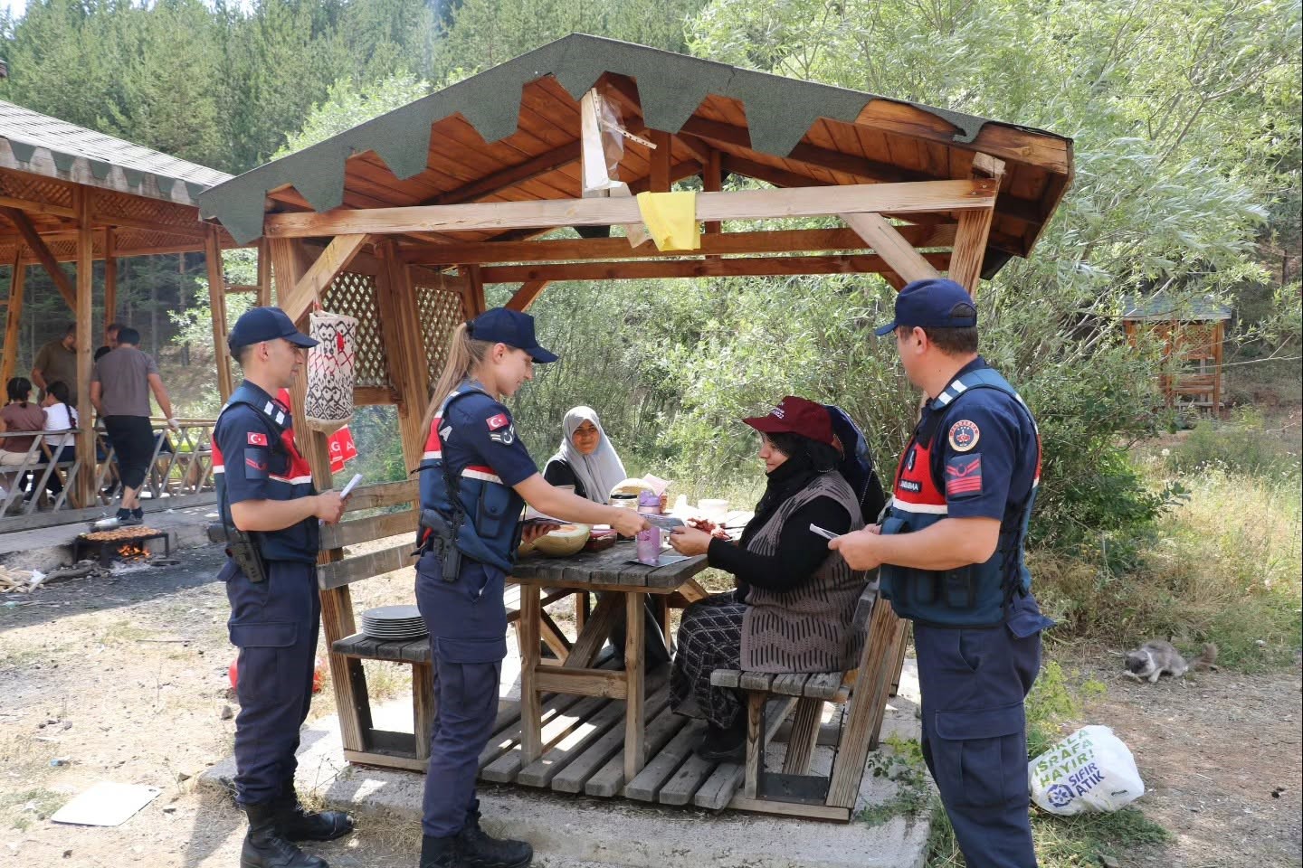 jandarmadan-yakupabdal-tabiat-parki-nda-orman-yangini-bilgilendirmesi
