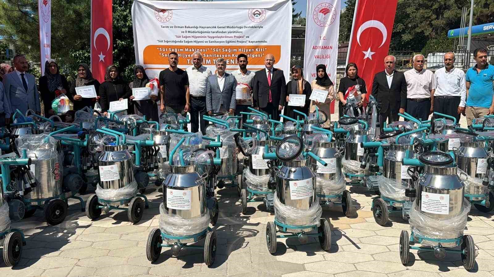 adiyaman-da-sut-sagim-makineleri-ureticilere-dagitildi
