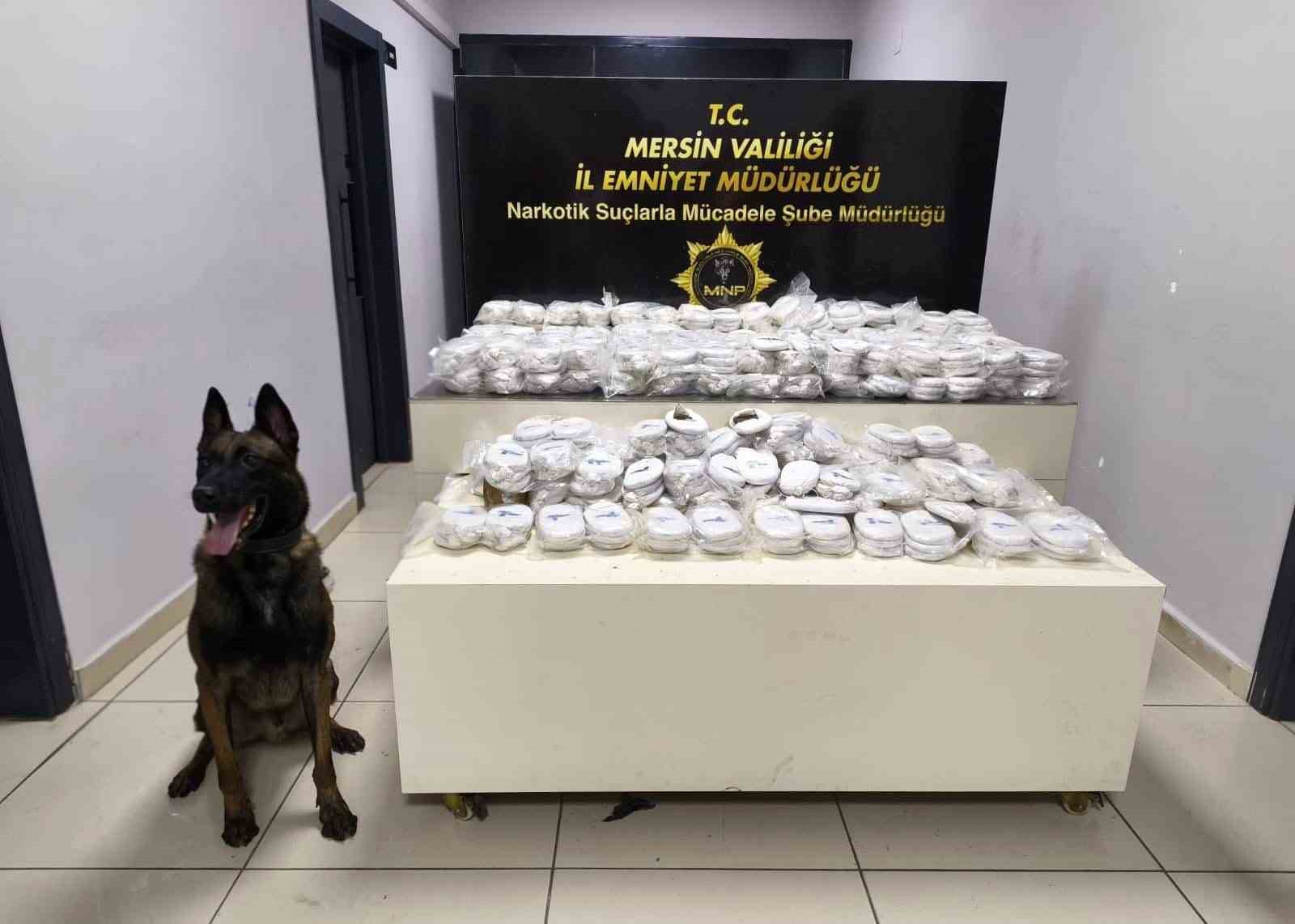 piyasa-degeri-13-milyon-960-bin-lira-olan-3-kilo-490-gram-kokain-ele-gecirildi