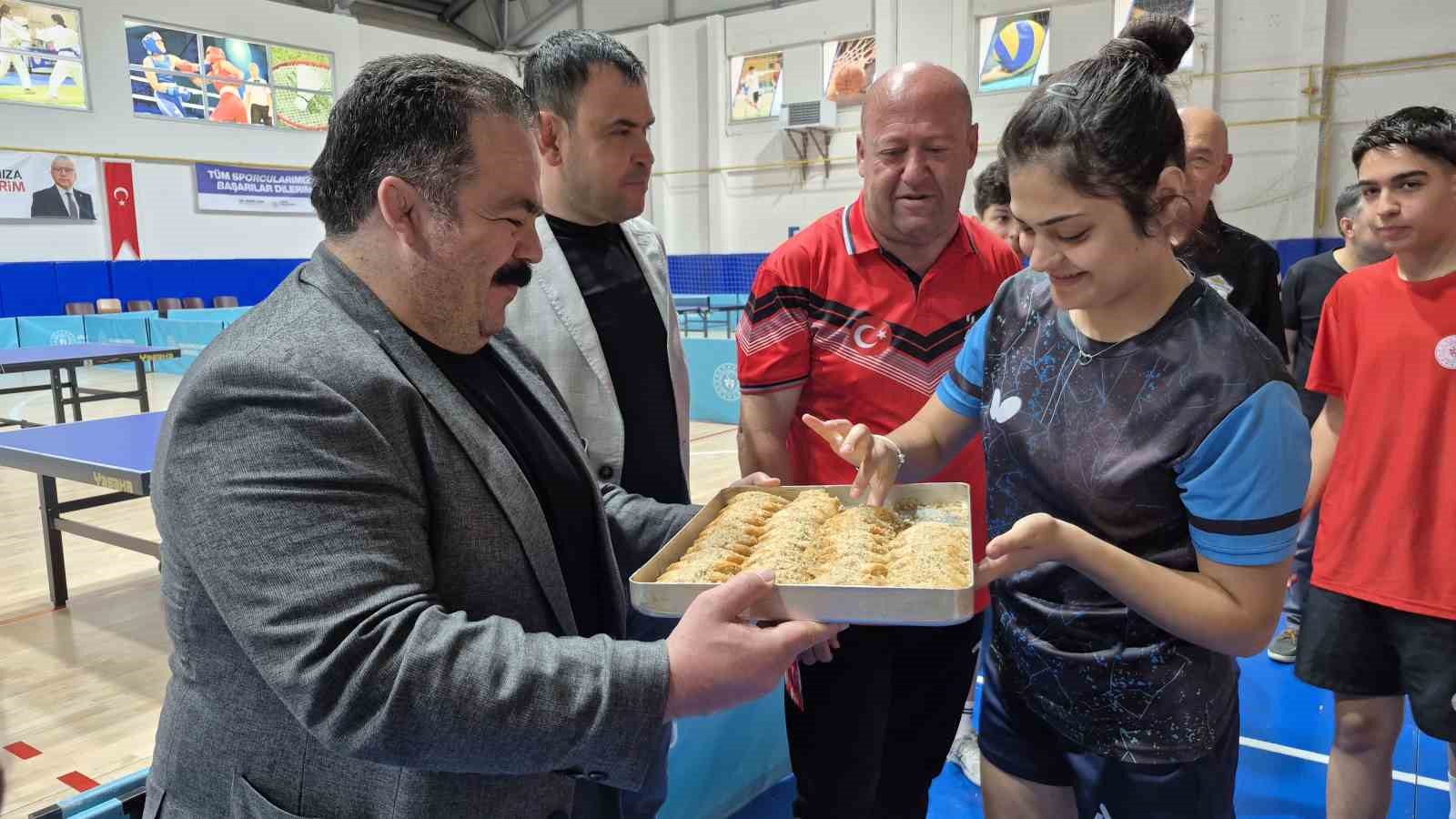 gozel-den-sivas-taki-milli-sporculara-moral-ziyareti