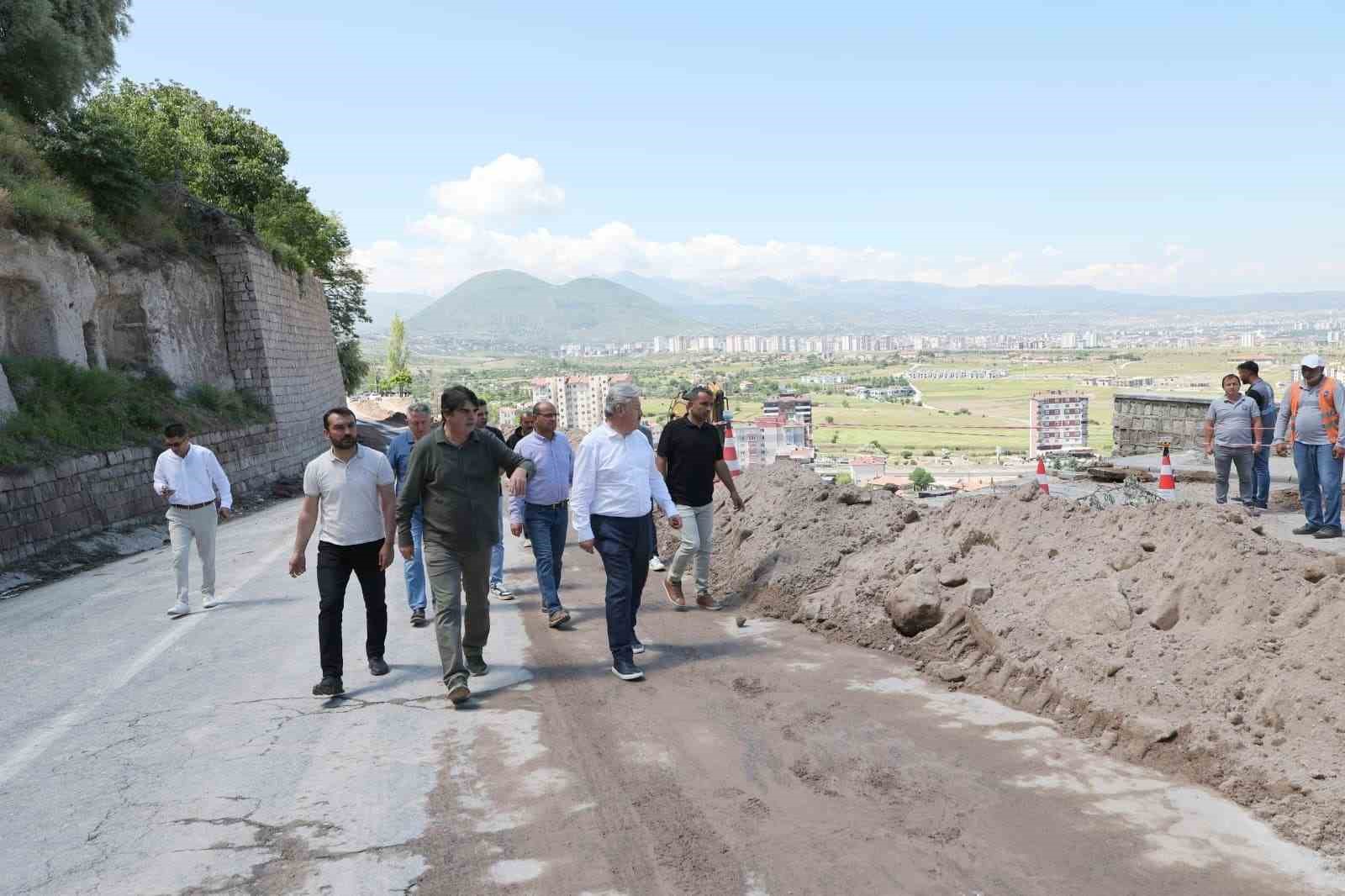 mimarsinan-mahallesinde-coken-istinat-duvarinda-inceleme-yapildi